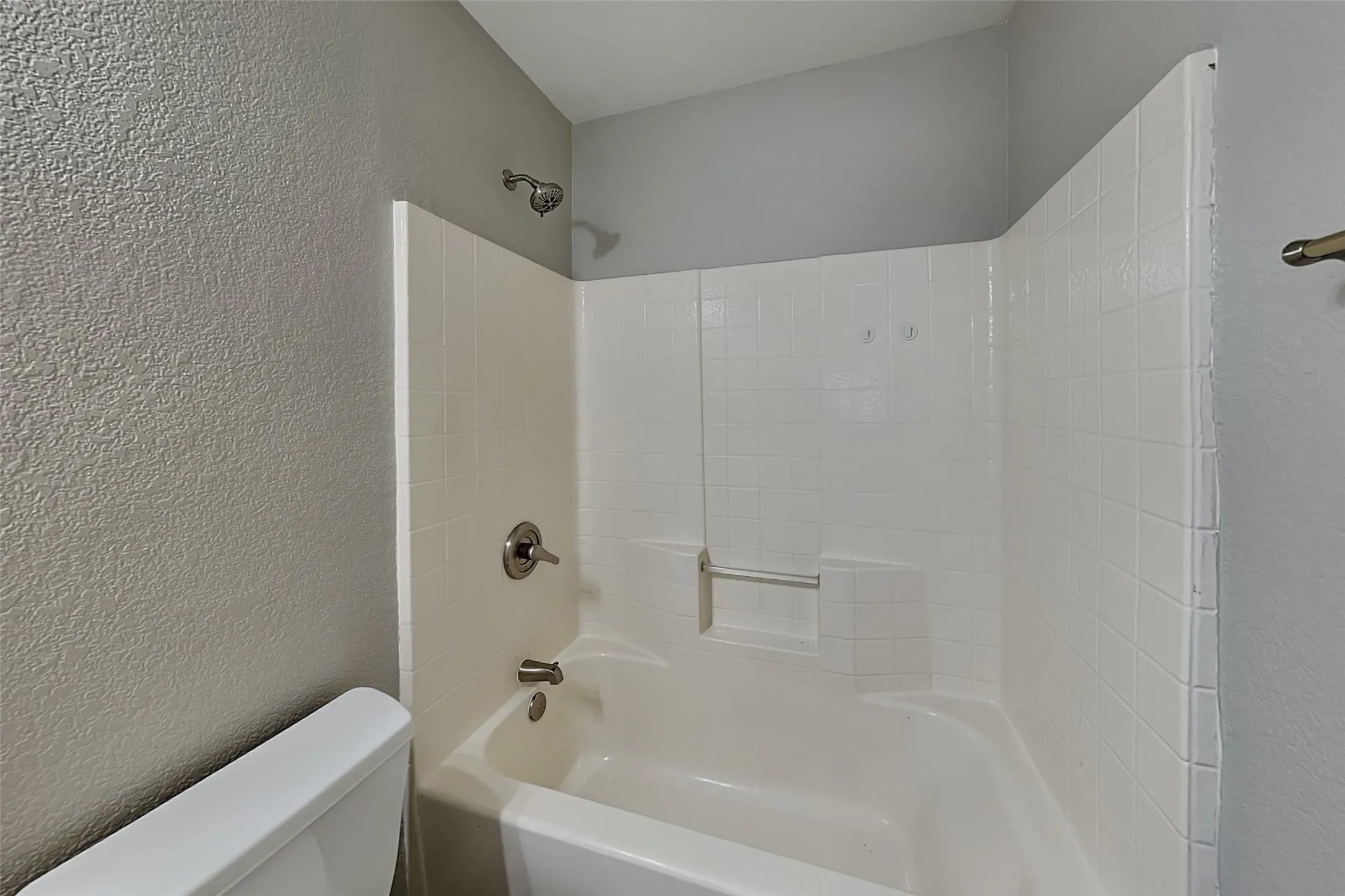 Single Family Residence For Rent in Tarrant County , 11860 Porcupine Drive, Fort Worth, Texas 76244, 4 Bedroom, 3 Bathroom, 2 Garage spaces, 2,508 Sqft, built in 2004, mls#21389186, Real Estate Agent in Fort Worth, Homes For Rent in Tarrant county, Homes For Rent in Fort Worth, Realtor in Fort Worth Texas, Real Estate Brokerage Independent Realty Texas, Luminita Cordes Realtor