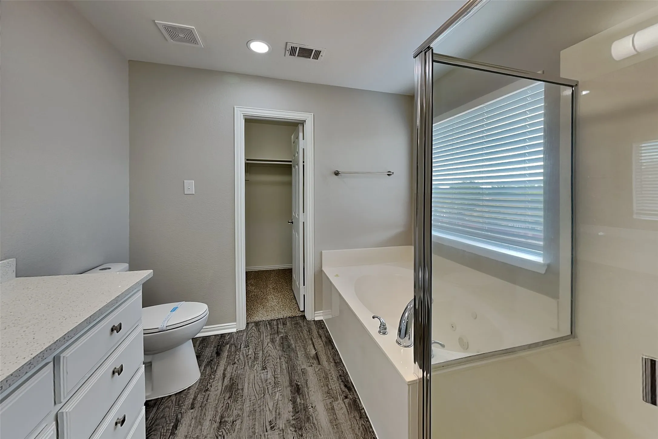 Single Family Residence For Rent in Tarrant County , 11860 Porcupine Drive, Fort Worth, Texas 76244, 4 Bedroom, 3 Bathroom, 2 Garage spaces, 2,508 Sqft, built in 2004, mls#21389186, Real Estate Agent in Fort Worth, Homes For Rent in Tarrant county, Homes For Rent in Fort Worth, Realtor in Fort Worth Texas, Real Estate Brokerage Independent Realty Texas, Luminita Cordes Realtor