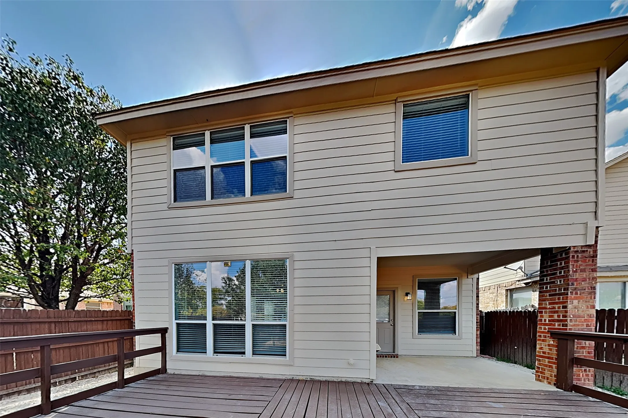 Single Family Residence For Rent in Tarrant County , 11860 Porcupine Drive, Fort Worth, Texas 76244, 4 Bedroom, 3 Bathroom, 2 Garage spaces, 2,508 Sqft, built in 2004, mls#21389186, Real Estate Agent in Fort Worth, Homes For Rent in Tarrant county, Homes For Rent in Fort Worth, Realtor in Fort Worth Texas, Real Estate Brokerage Independent Realty Texas, Luminita Cordes Realtor