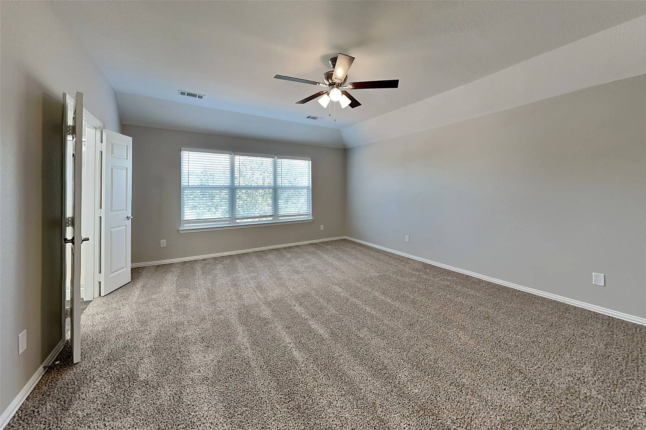 Single Family Residence For Rent in Tarrant County , 11860 Porcupine Drive, Fort Worth, Texas 76244, 4 Bedroom, 3 Bathroom, 2 Garage spaces, 2,508 Sqft, built in 2004, mls#21389186, Real Estate Agent in Fort Worth, Homes For Rent in Tarrant county, Homes For Rent in Fort Worth, Realtor in Fort Worth Texas, Real Estate Brokerage Independent Realty Texas, Luminita Cordes Realtor