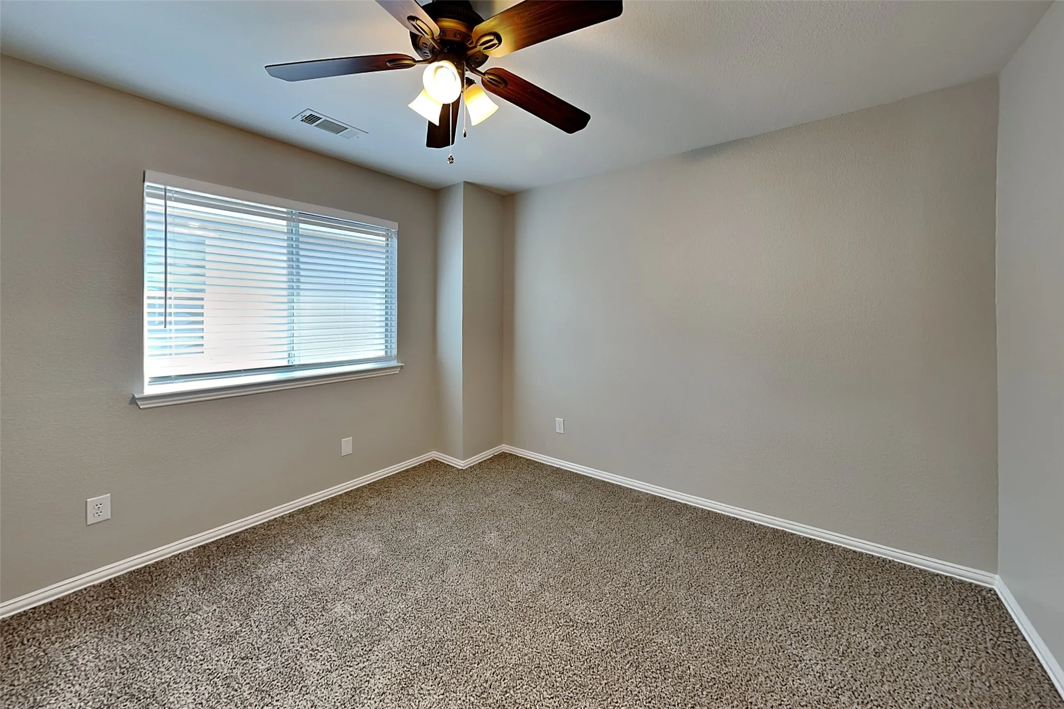Single Family Residence For Rent in Tarrant County , 11860 Porcupine Drive, Fort Worth, Texas 76244, 4 Bedroom, 3 Bathroom, 2 Garage spaces, 2,508 Sqft, built in 2004, mls#21389186, Real Estate Agent in Fort Worth, Homes For Rent in Tarrant county, Homes For Rent in Fort Worth, Realtor in Fort Worth Texas, Real Estate Brokerage Independent Realty Texas, Luminita Cordes Realtor