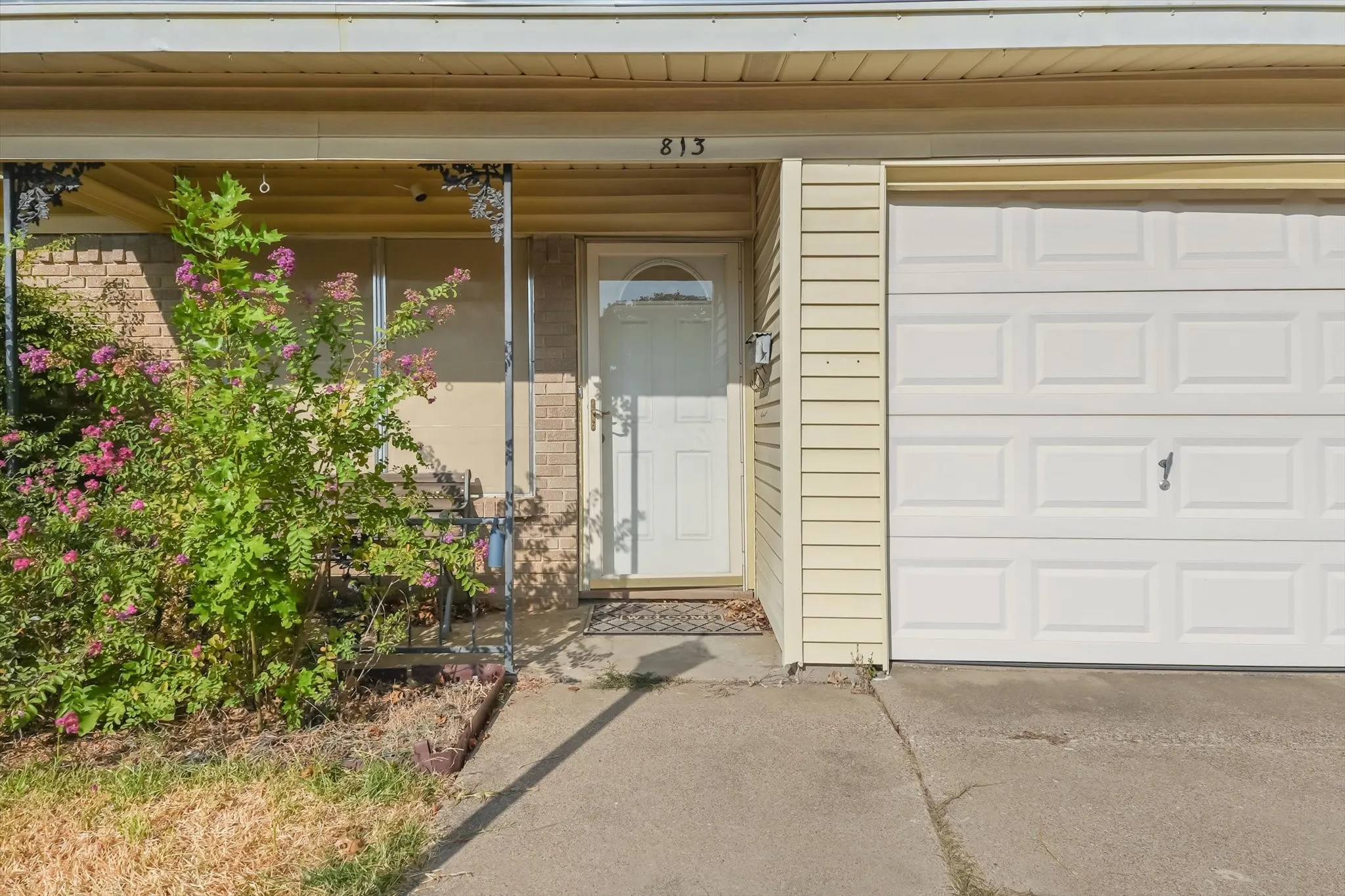 Single Family Residence For Sale in Tarrant County , 813 Jerry Lane, Bedford, Texas 76022, 3 Bedroom, 2 Bathroom, 2 Garage spaces, 1,331 Sqft, built in 1959, mls#21387542, Real Estate Agent in Bedford, Homes For Sale in Tarrant county, Homes For Sale in Bedford, Realtor in Bedford Texas, Real Estate Brokerage Independent Realty Texas, Luminita Cordes Realtor
