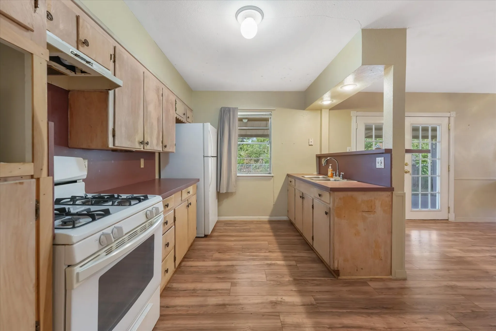 Single Family Residence For Sale in Tarrant County , 813 Jerry Lane, Bedford, Texas 76022, 3 Bedroom, 2 Bathroom, 2 Garage spaces, 1,331 Sqft, built in 1959, mls#21387542, Real Estate Agent in Bedford, Homes For Sale in Tarrant county, Homes For Sale in Bedford, Realtor in Bedford Texas, Real Estate Brokerage Independent Realty Texas, Luminita Cordes Realtor