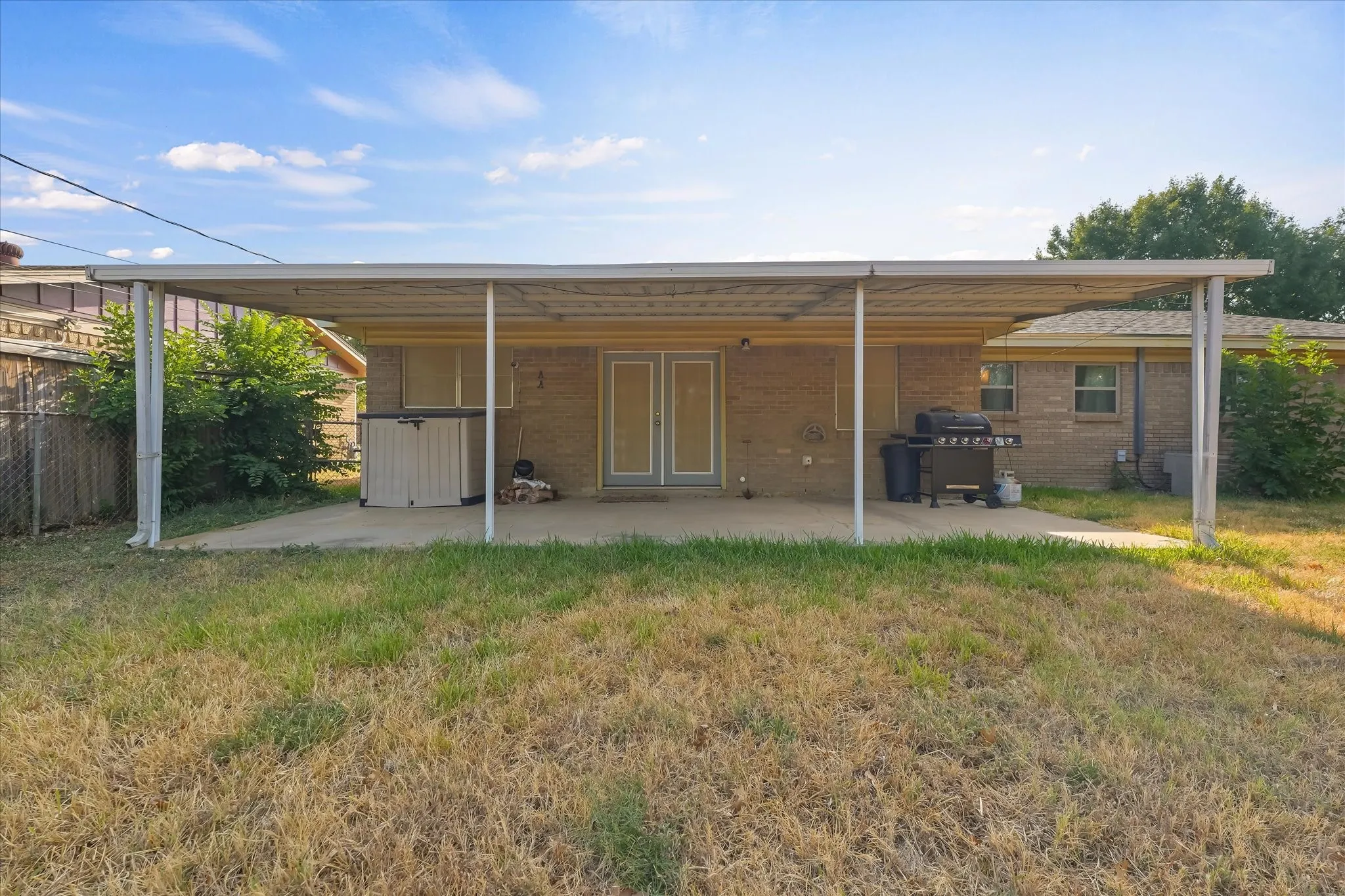 Single Family Residence For Sale in Tarrant County , 813 Jerry Lane, Bedford, Texas 76022, 3 Bedroom, 2 Bathroom, 2 Garage spaces, 1,331 Sqft, built in 1959, mls#21387542, Real Estate Agent in Bedford, Homes For Sale in Tarrant county, Homes For Sale in Bedford, Realtor in Bedford Texas, Real Estate Brokerage Independent Realty Texas, Luminita Cordes Realtor