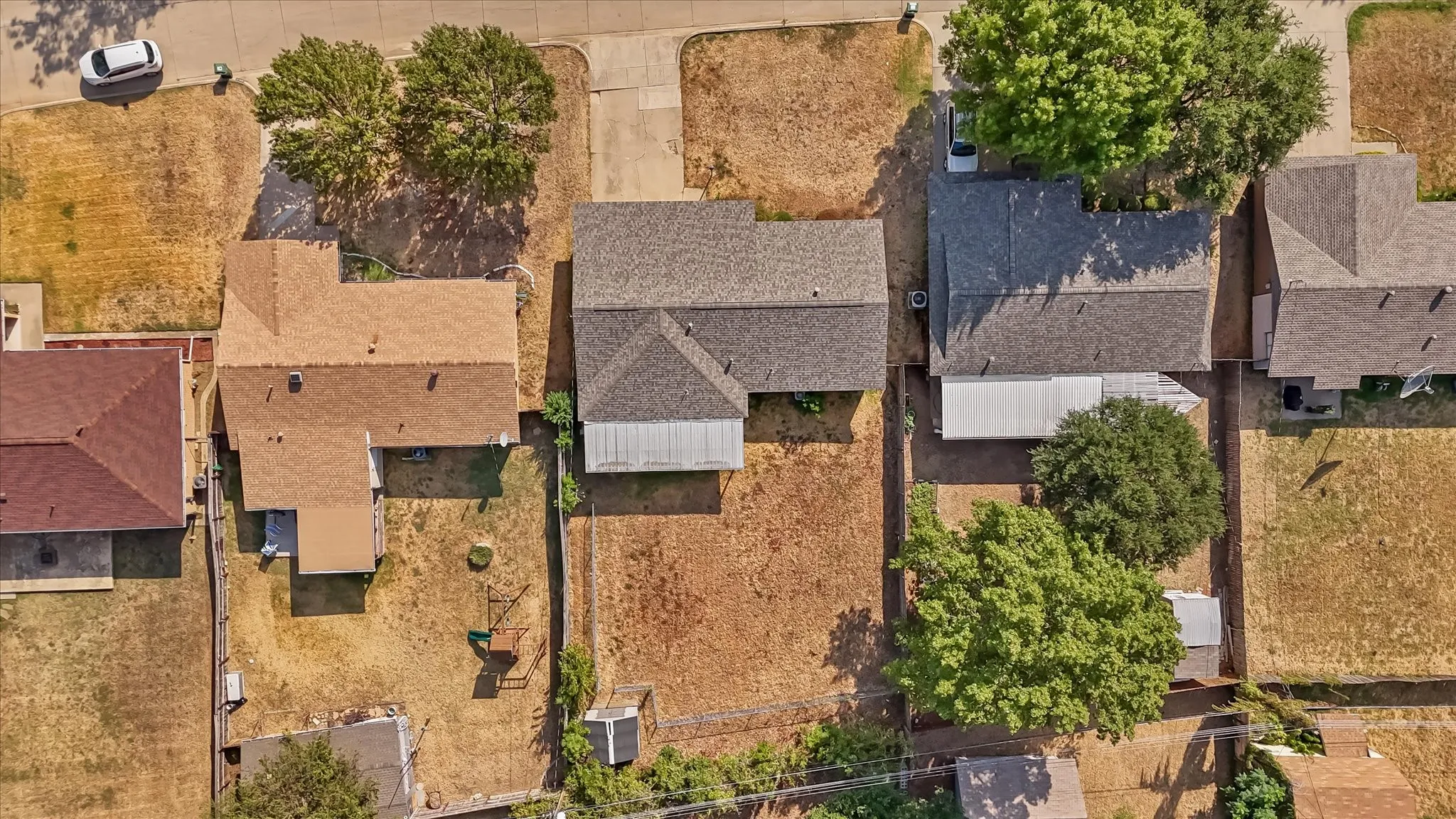 Single Family Residence For Sale in Tarrant County , 813 Jerry Lane, Bedford, Texas 76022, 3 Bedroom, 2 Bathroom, 2 Garage spaces, 1,331 Sqft, built in 1959, mls#21387542, Real Estate Agent in Bedford, Homes For Sale in Tarrant county, Homes For Sale in Bedford, Realtor in Bedford Texas, Real Estate Brokerage Independent Realty Texas, Luminita Cordes Realtor