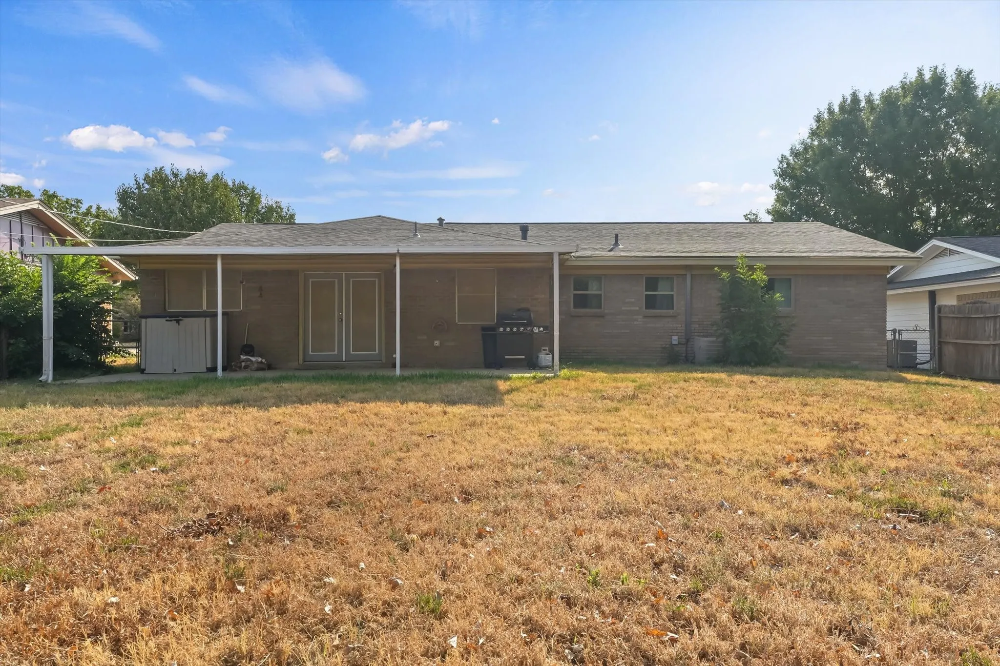 Single Family Residence For Sale in Tarrant County , 813 Jerry Lane, Bedford, Texas 76022, 3 Bedroom, 2 Bathroom, 2 Garage spaces, 1,331 Sqft, built in 1959, mls#21387542, Real Estate Agent in Bedford, Homes For Sale in Tarrant county, Homes For Sale in Bedford, Realtor in Bedford Texas, Real Estate Brokerage Independent Realty Texas, Luminita Cordes Realtor