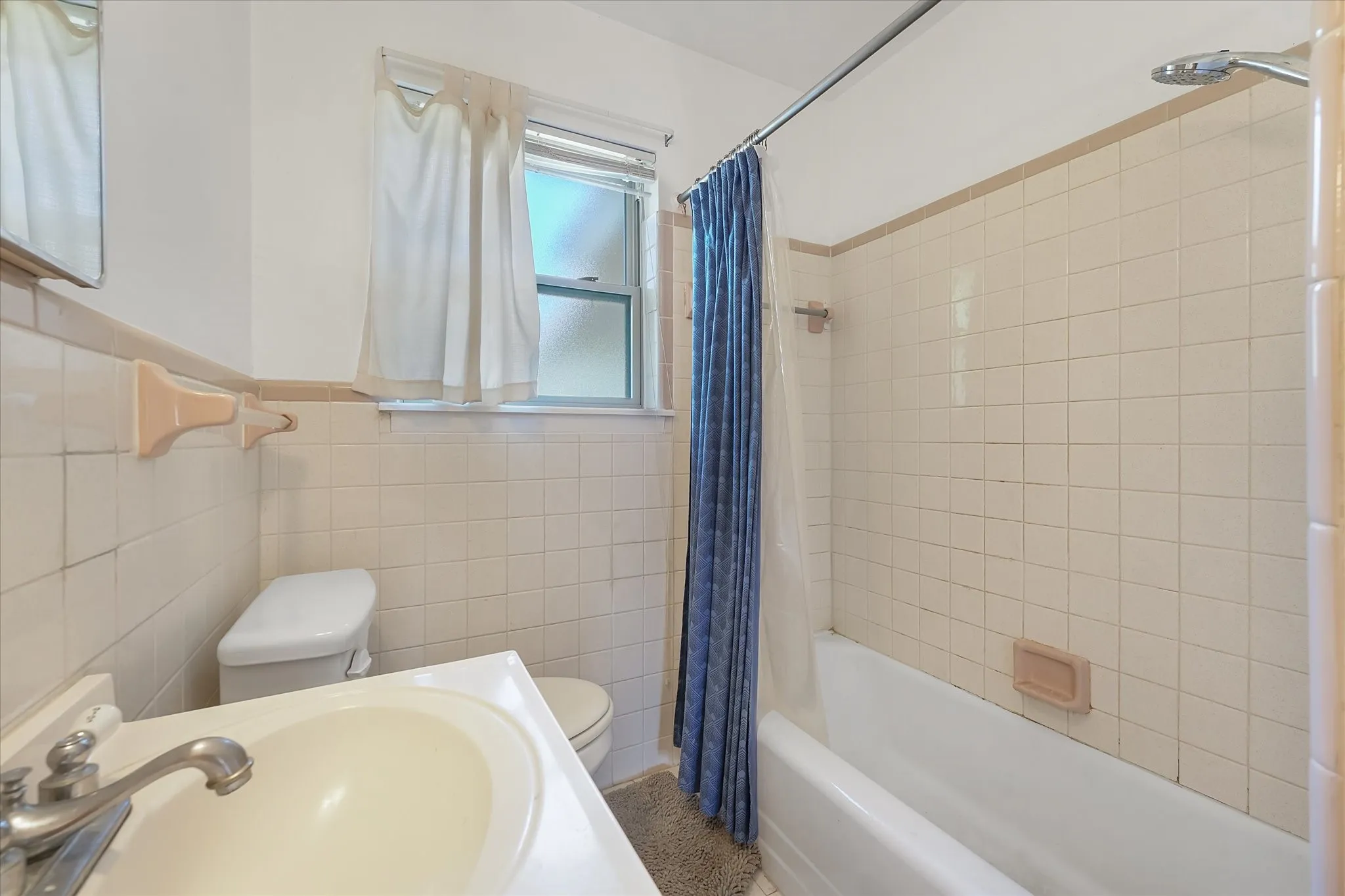 Single Family Residence For Sale in Tarrant County , 813 Jerry Lane, Bedford, Texas 76022, 3 Bedroom, 2 Bathroom, 2 Garage spaces, 1,331 Sqft, built in 1959, mls#21387542, Real Estate Agent in Bedford, Homes For Sale in Tarrant county, Homes For Sale in Bedford, Realtor in Bedford Texas, Real Estate Brokerage Independent Realty Texas, Luminita Cordes Realtor