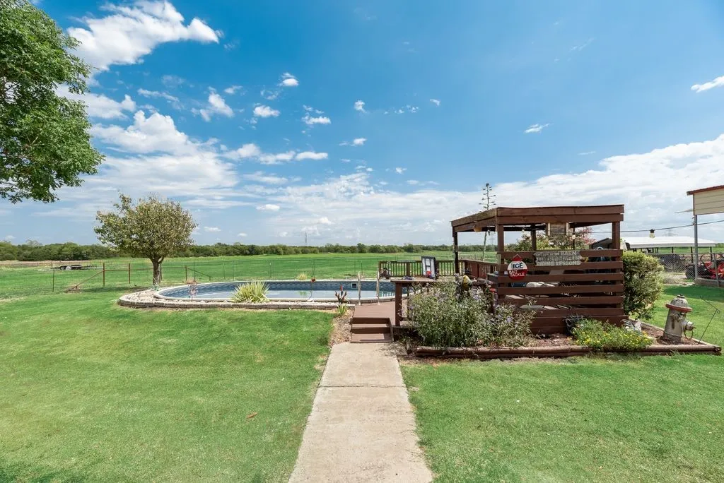Single Family Residence For Rent in Collin County , 7151 County Road 595, Nevada, Texas 75173, 3 Bedroom, 2 Bathroom, 2 Garage spaces, 2,067 Sqft, built in 2002, mls#21389196, Real Estate Agent in Nevada, Homes For Rent in Collin county, Homes For Rent in Nevada, Realtor in Nevada Texas, Real Estate Brokerage Independent Realty Texas, Luminita Cordes Realtor