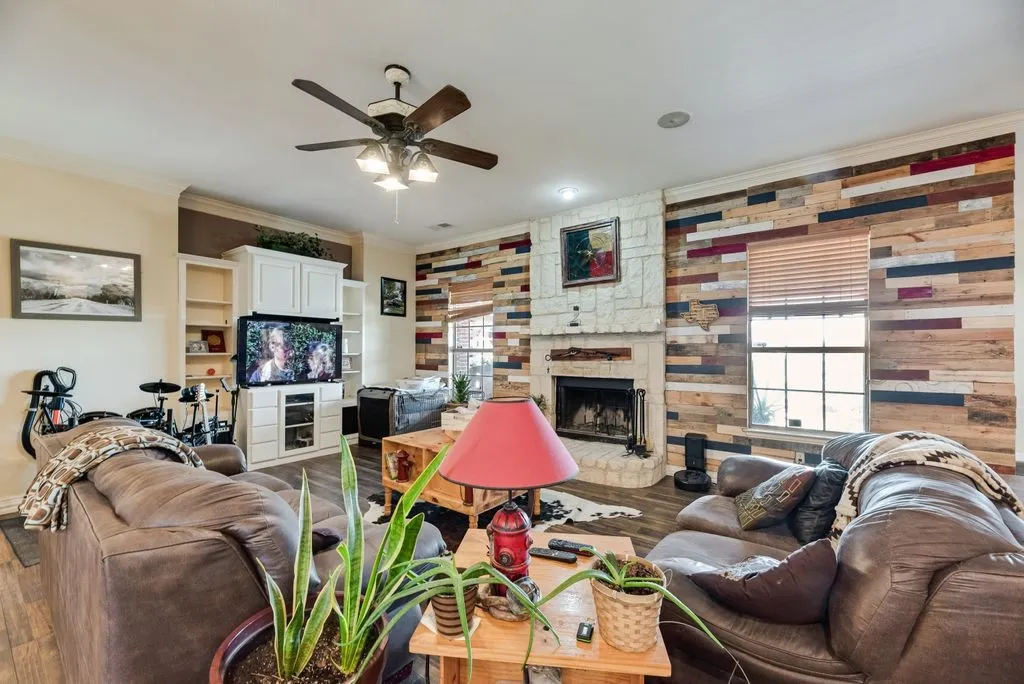 Single Family Residence For Rent in Collin County , 7151 County Road 595, Nevada, Texas 75173, 3 Bedroom, 2 Bathroom, 2 Garage spaces, 2,067 Sqft, built in 2002, mls#21389196, Real Estate Agent in Nevada, Homes For Rent in Collin county, Homes For Rent in Nevada, Realtor in Nevada Texas, Real Estate Brokerage Independent Realty Texas, Luminita Cordes Realtor