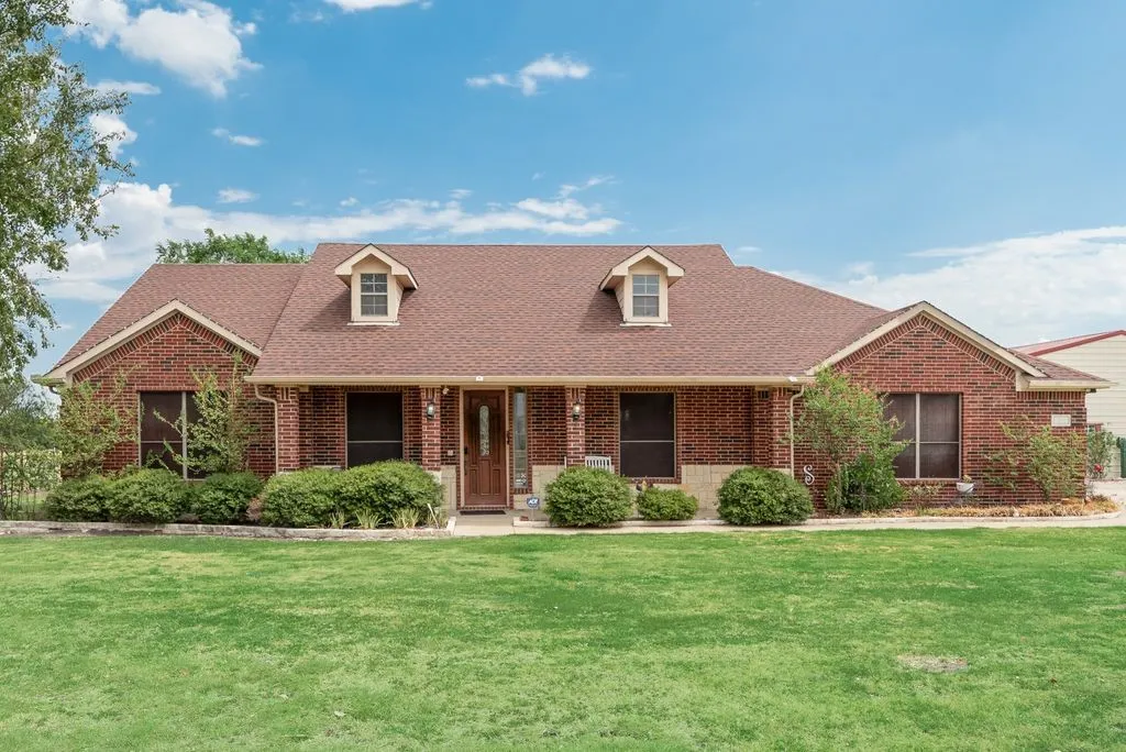 Single Family Residence For Rent in Collin County , 7151 County Road 595, Nevada, Texas 75173, 3 Bedroom, 2 Bathroom, 2 Garage spaces, 2,067 Sqft, built in 2002, mls#21389196, Real Estate Agent in Nevada, Homes For Rent in Collin county, Homes For Rent in Nevada, Realtor in Nevada Texas, Real Estate Brokerage Independent Realty Texas, Luminita Cordes Realtor