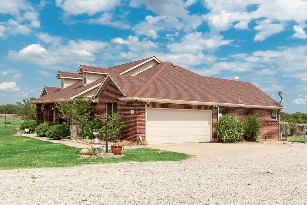 Single Family Residence For Rent in Collin County , 7151 County Road 595, Nevada, Texas 75173, 3 Bedroom, 2 Bathroom, 2 Garage spaces, 2,067 Sqft, built in 2002, mls#21389196, Real Estate Agent in Nevada, Homes For Rent in Collin county, Homes For Rent in Nevada, Realtor in Nevada Texas, Real Estate Brokerage Independent Realty Texas, Luminita Cordes Realtor
