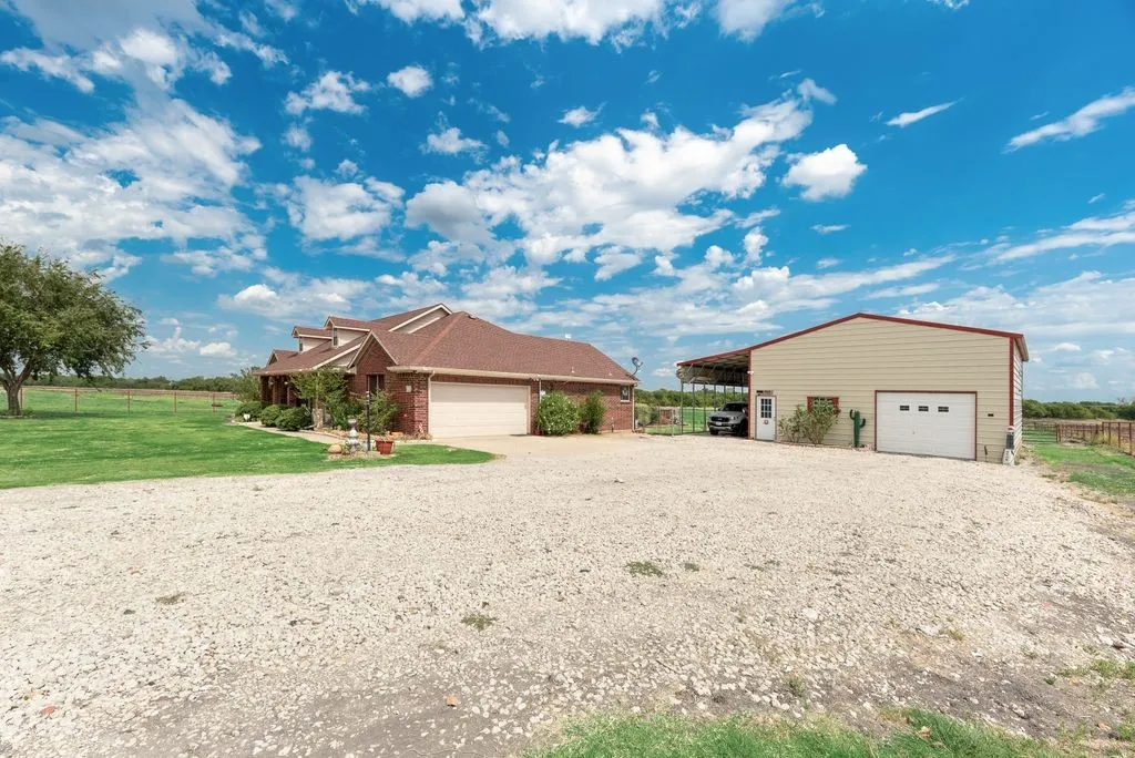 Single Family Residence For Rent in Collin County , 7151 County Road 595, Nevada, Texas 75173, 3 Bedroom, 2 Bathroom, 2 Garage spaces, 2,067 Sqft, built in 2002, mls#21389196, Real Estate Agent in Nevada, Homes For Rent in Collin county, Homes For Rent in Nevada, Realtor in Nevada Texas, Real Estate Brokerage Independent Realty Texas, Luminita Cordes Realtor