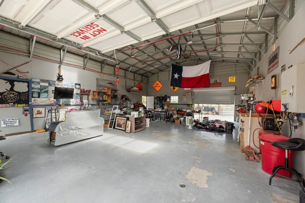 Single Family Residence For Rent in Collin County , 7151 County Road 595, Nevada, Texas 75173, 3 Bedroom, 2 Bathroom, 2 Garage spaces, 2,067 Sqft, built in 2002, mls#21389196, Real Estate Agent in Nevada, Homes For Rent in Collin county, Homes For Rent in Nevada, Realtor in Nevada Texas, Real Estate Brokerage Independent Realty Texas, Luminita Cordes Realtor