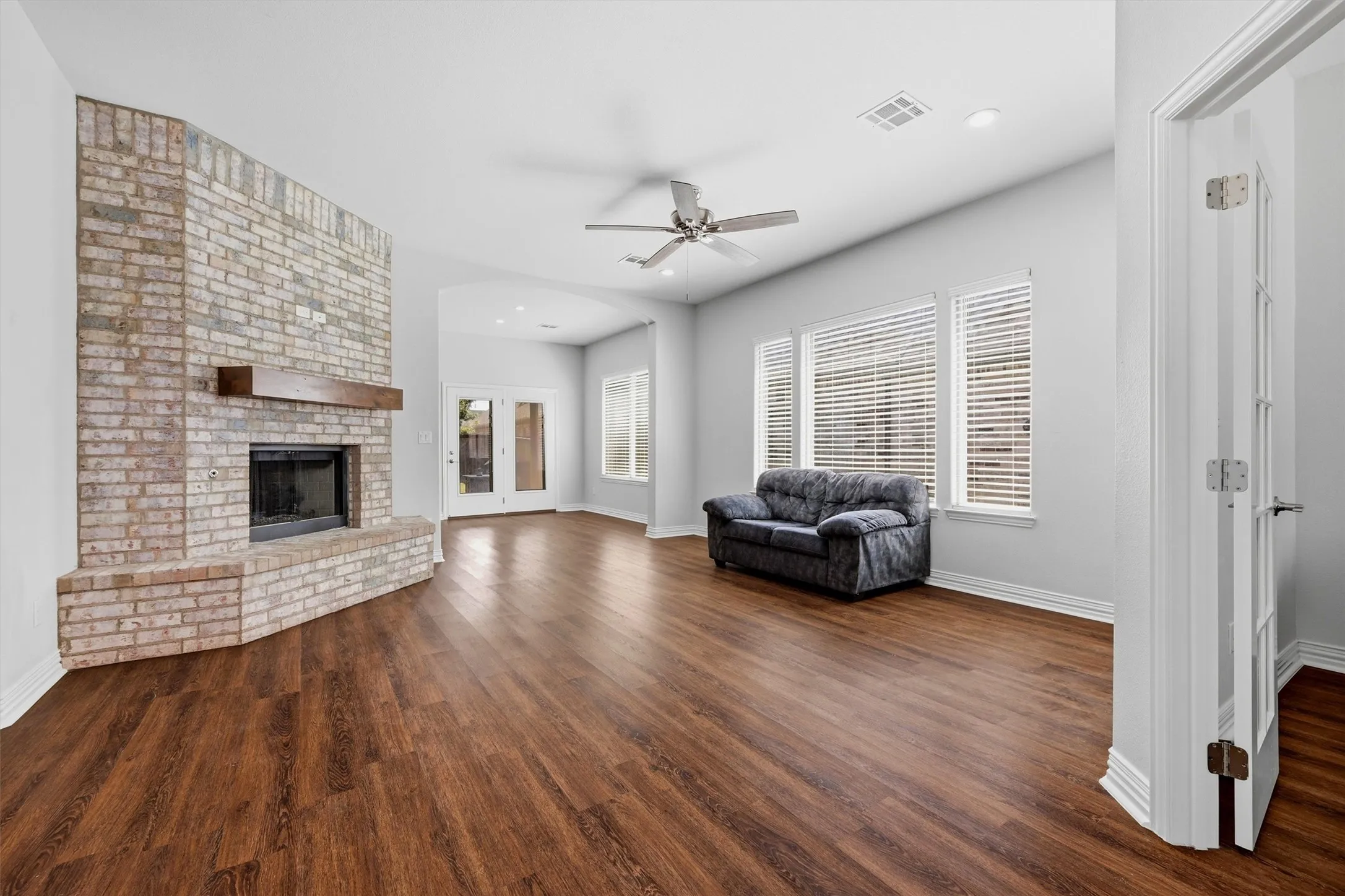 Single Family Residence For Rent in Grayson County , 3820 Iron Ore Drive, Denison, Texas 75020, 3 Bedroom, 2 Bathroom, 2 Garage spaces, 1,864 Sqft, built in 2019, mls#21388432, Real Estate Agent in Denison, Homes For Rent in Grayson county, Homes For Rent in Denison, Realtor in Denison Texas, Real Estate Brokerage Independent Realty Texas, Luminita Cordes Realtor