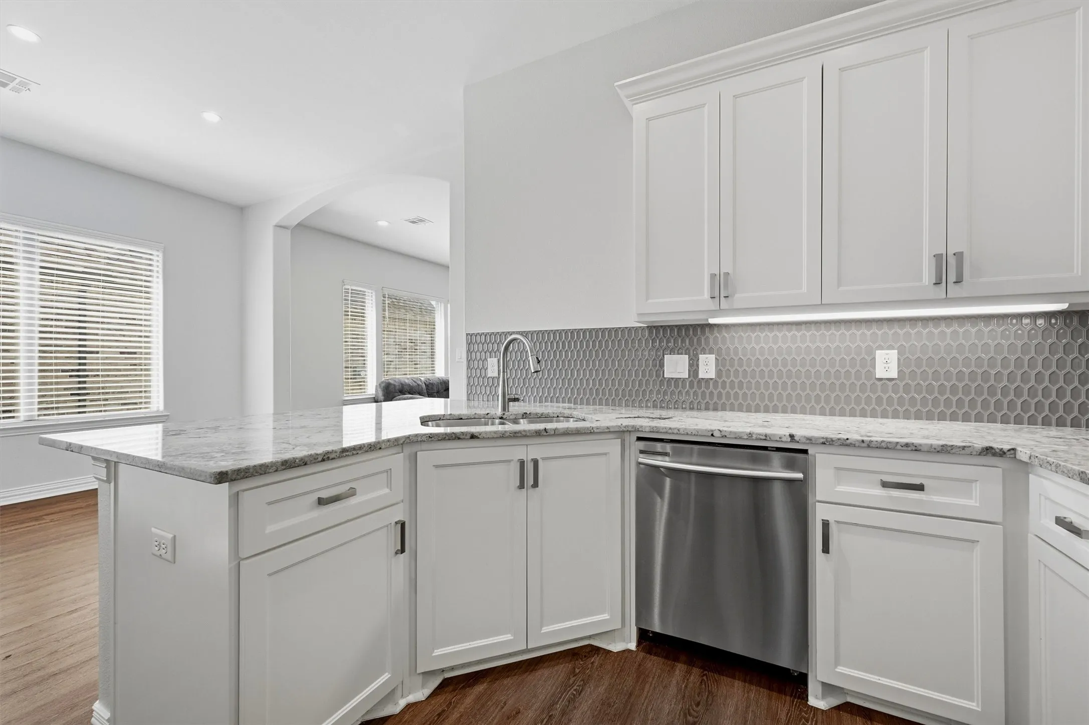 Single Family Residence For Rent in Grayson County , 3820 Iron Ore Drive, Denison, Texas 75020, 3 Bedroom, 2 Bathroom, 2 Garage spaces, 1,864 Sqft, built in 2019, mls#21388432, Real Estate Agent in Denison, Homes For Rent in Grayson county, Homes For Rent in Denison, Realtor in Denison Texas, Real Estate Brokerage Independent Realty Texas, Luminita Cordes Realtor