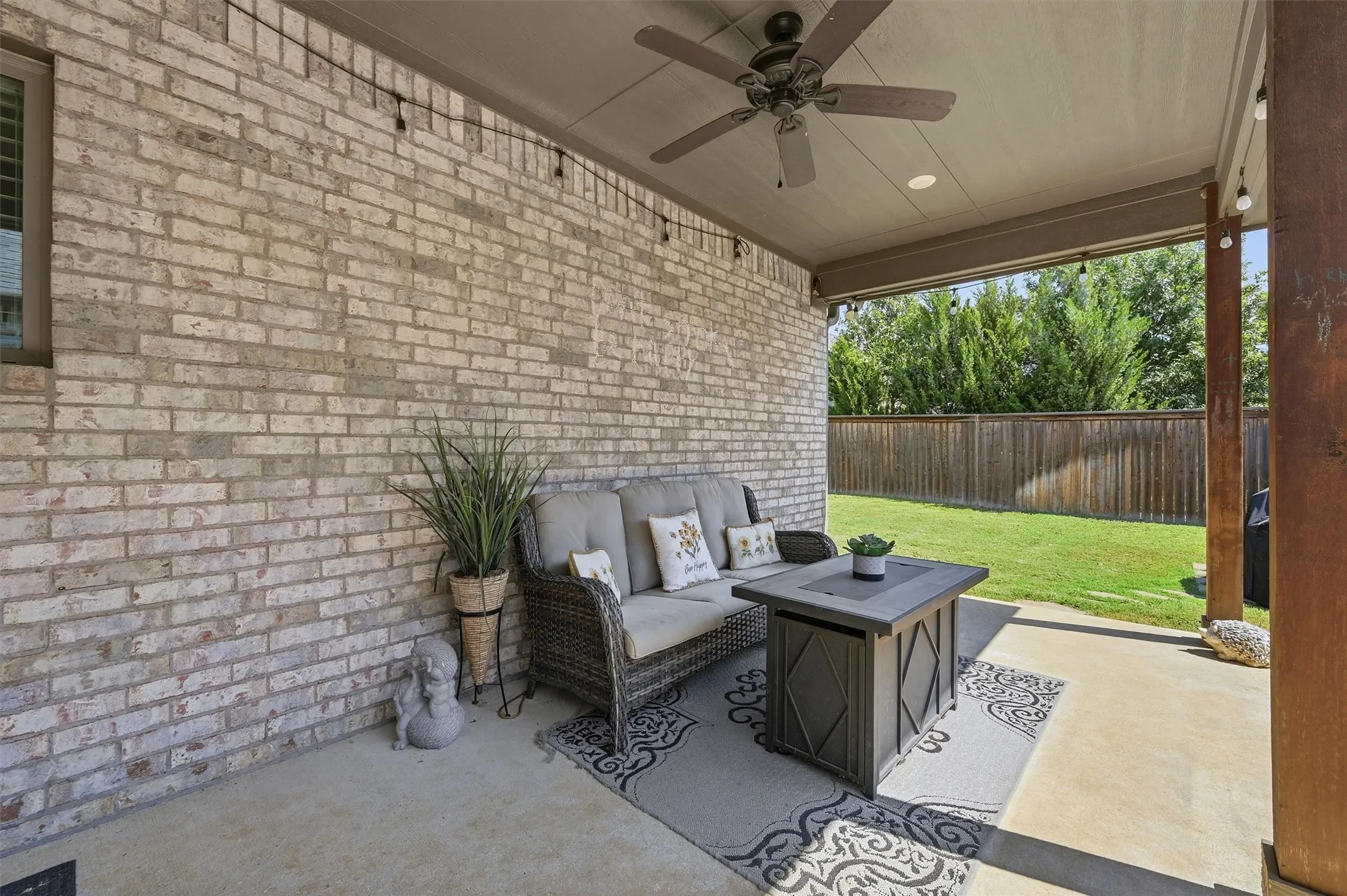 Single Family Residence For Rent in Grayson County , 3820 Iron Ore Drive, Denison, Texas 75020, 3 Bedroom, 2 Bathroom, 2 Garage spaces, 1,864 Sqft, built in 2019, mls#21388432, Real Estate Agent in Denison, Homes For Rent in Grayson county, Homes For Rent in Denison, Realtor in Denison Texas, Real Estate Brokerage Independent Realty Texas, Luminita Cordes Realtor