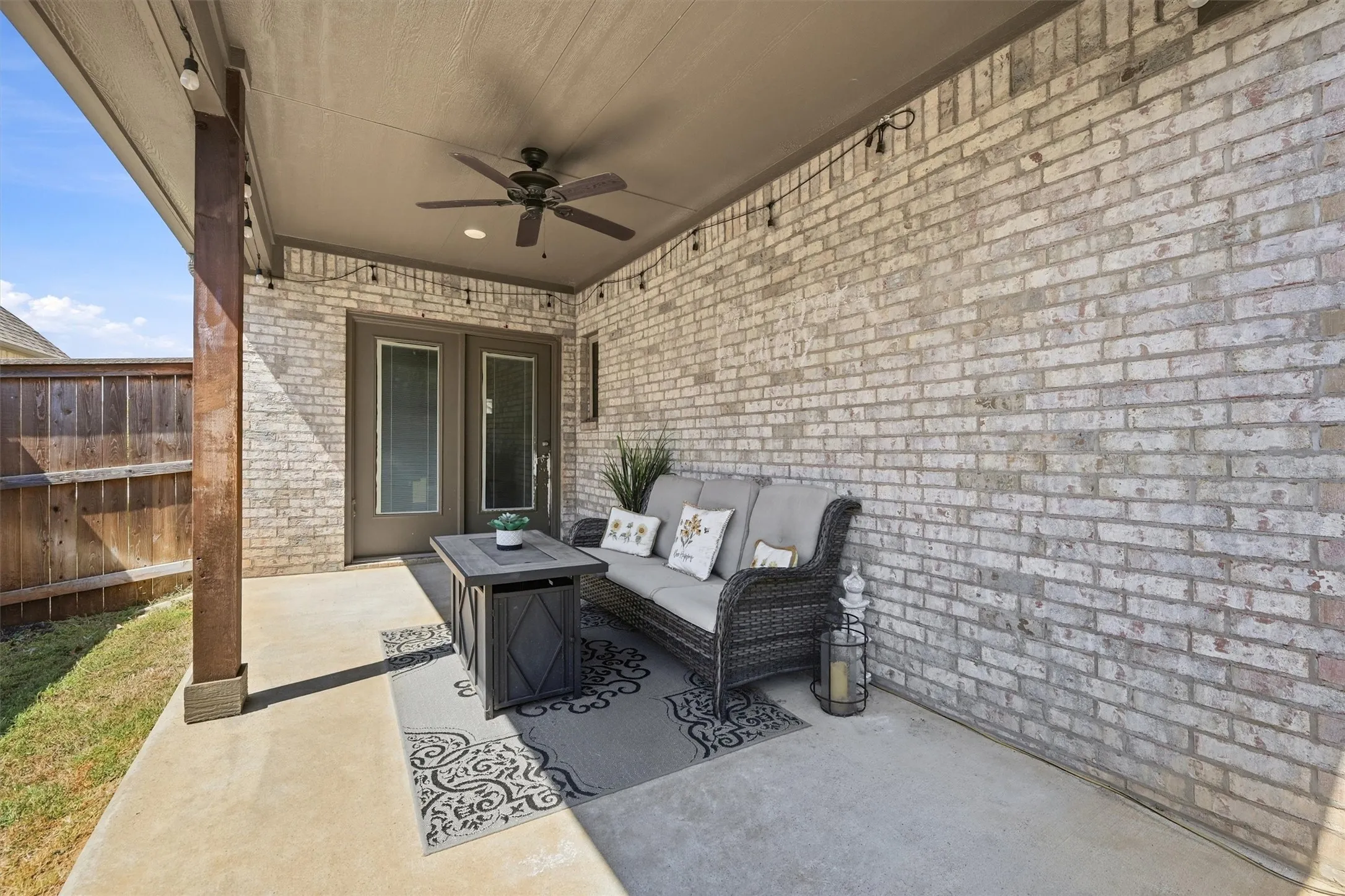 Single Family Residence For Rent in Grayson County , 3820 Iron Ore Drive, Denison, Texas 75020, 3 Bedroom, 2 Bathroom, 2 Garage spaces, 1,864 Sqft, built in 2019, mls#21388432, Real Estate Agent in Denison, Homes For Rent in Grayson county, Homes For Rent in Denison, Realtor in Denison Texas, Real Estate Brokerage Independent Realty Texas, Luminita Cordes Realtor