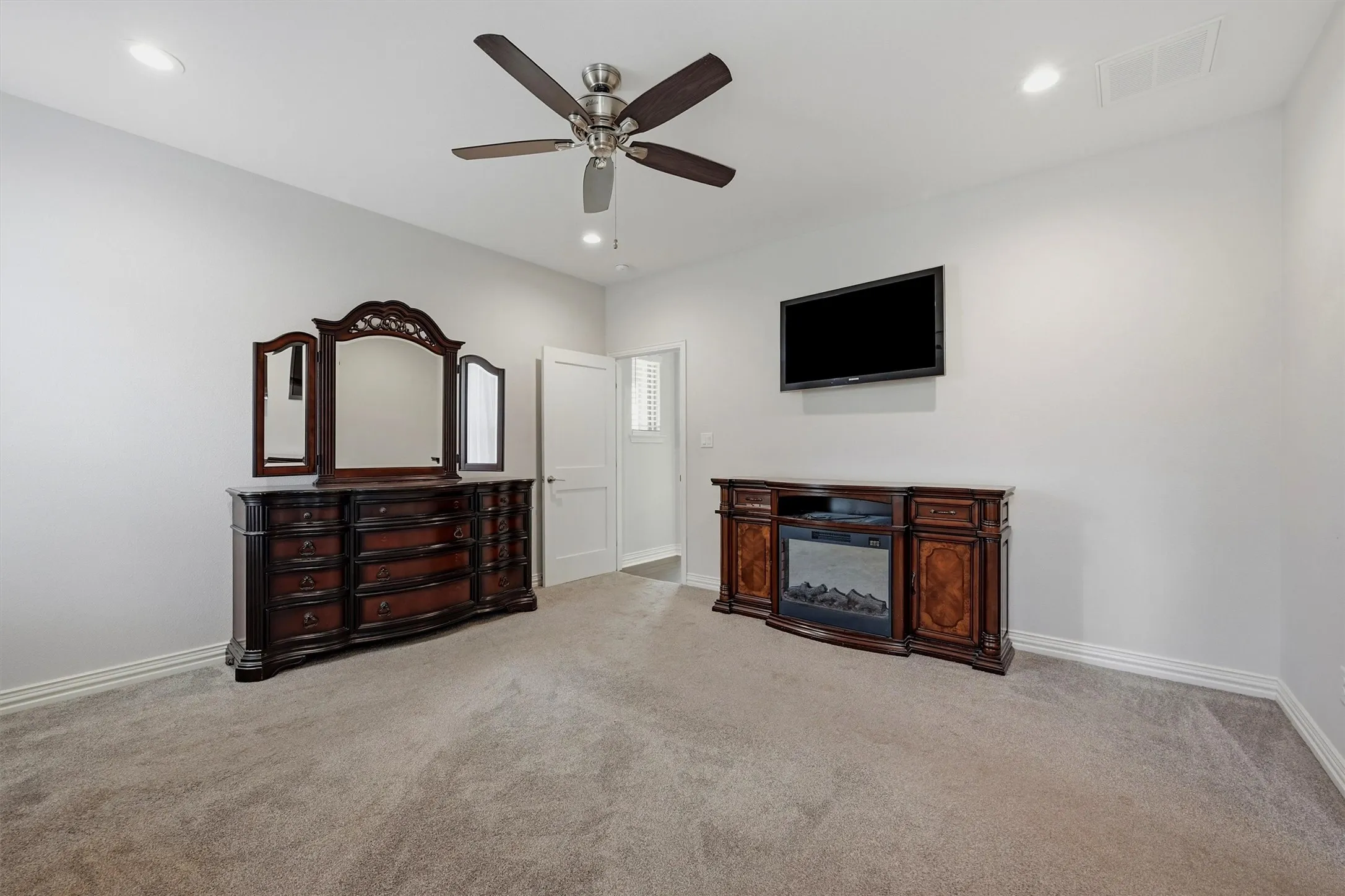 Single Family Residence For Rent in Grayson County , 3820 Iron Ore Drive, Denison, Texas 75020, 3 Bedroom, 2 Bathroom, 2 Garage spaces, 1,864 Sqft, built in 2019, mls#21388432, Real Estate Agent in Denison, Homes For Rent in Grayson county, Homes For Rent in Denison, Realtor in Denison Texas, Real Estate Brokerage Independent Realty Texas, Luminita Cordes Realtor