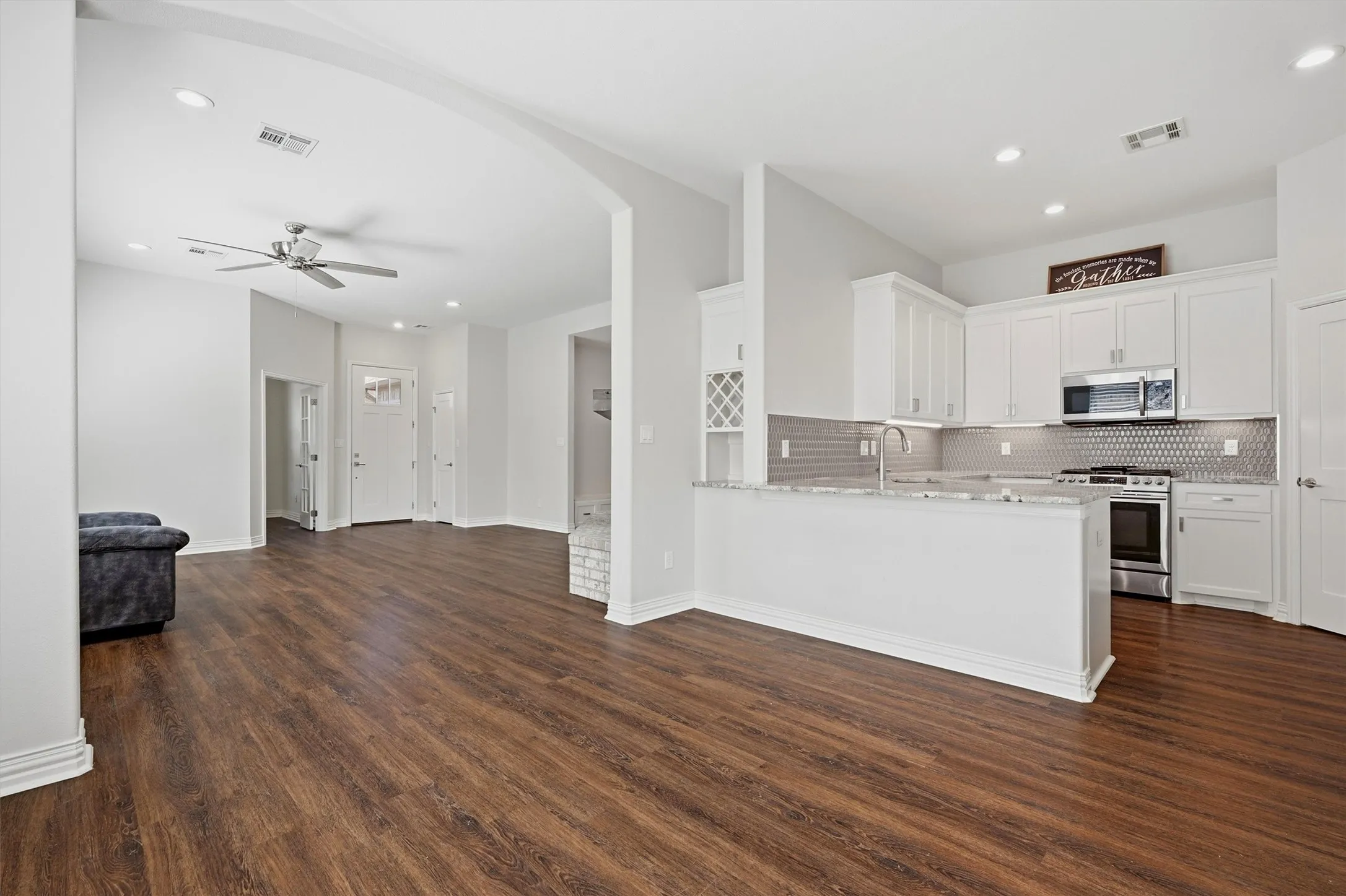 Single Family Residence For Rent in Grayson County , 3820 Iron Ore Drive, Denison, Texas 75020, 3 Bedroom, 2 Bathroom, 2 Garage spaces, 1,864 Sqft, built in 2019, mls#21388432, Real Estate Agent in Denison, Homes For Rent in Grayson county, Homes For Rent in Denison, Realtor in Denison Texas, Real Estate Brokerage Independent Realty Texas, Luminita Cordes Realtor