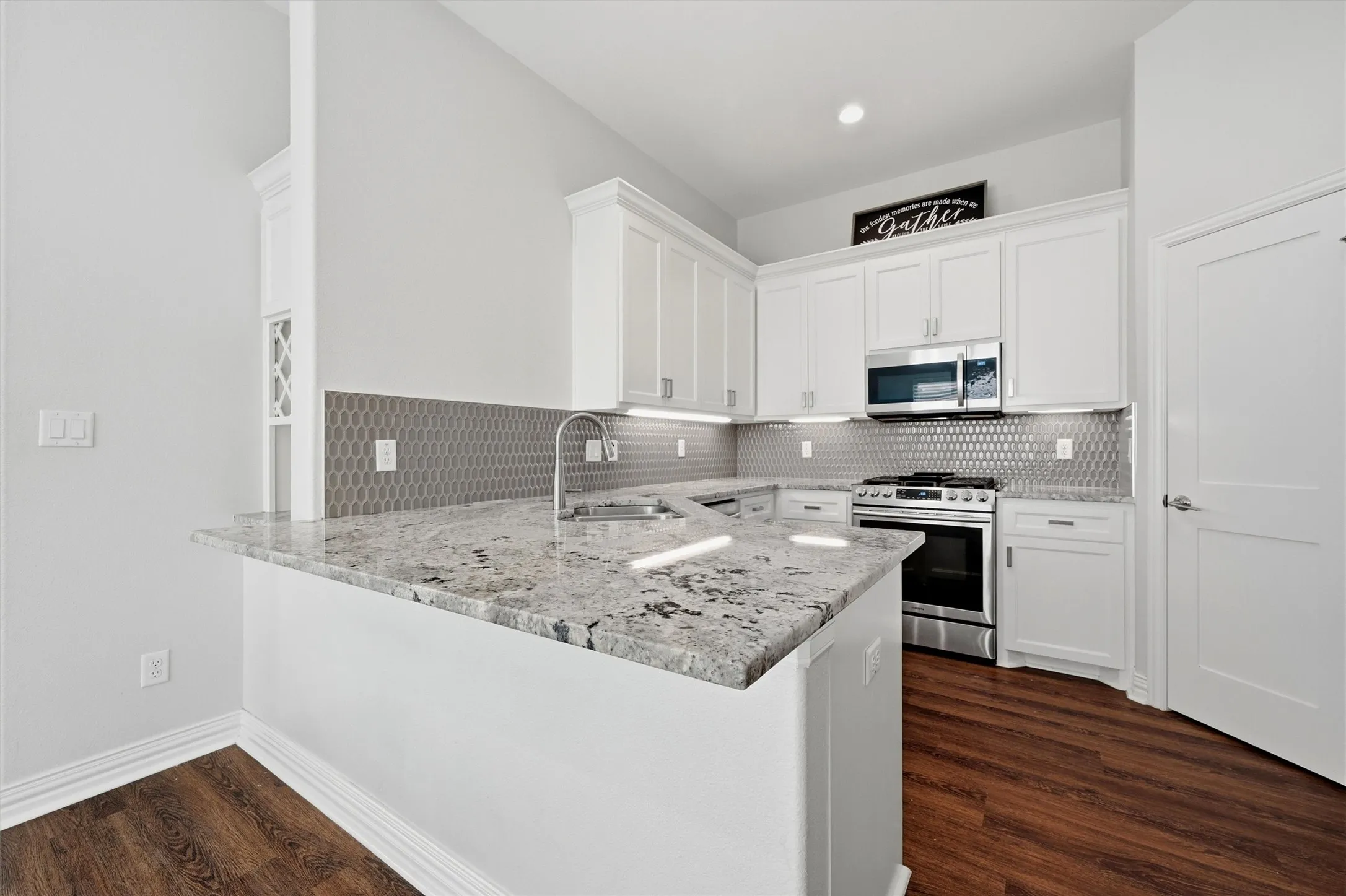 Single Family Residence For Rent in Grayson County , 3820 Iron Ore Drive, Denison, Texas 75020, 3 Bedroom, 2 Bathroom, 2 Garage spaces, 1,864 Sqft, built in 2019, mls#21388432, Real Estate Agent in Denison, Homes For Rent in Grayson county, Homes For Rent in Denison, Realtor in Denison Texas, Real Estate Brokerage Independent Realty Texas, Luminita Cordes Realtor
