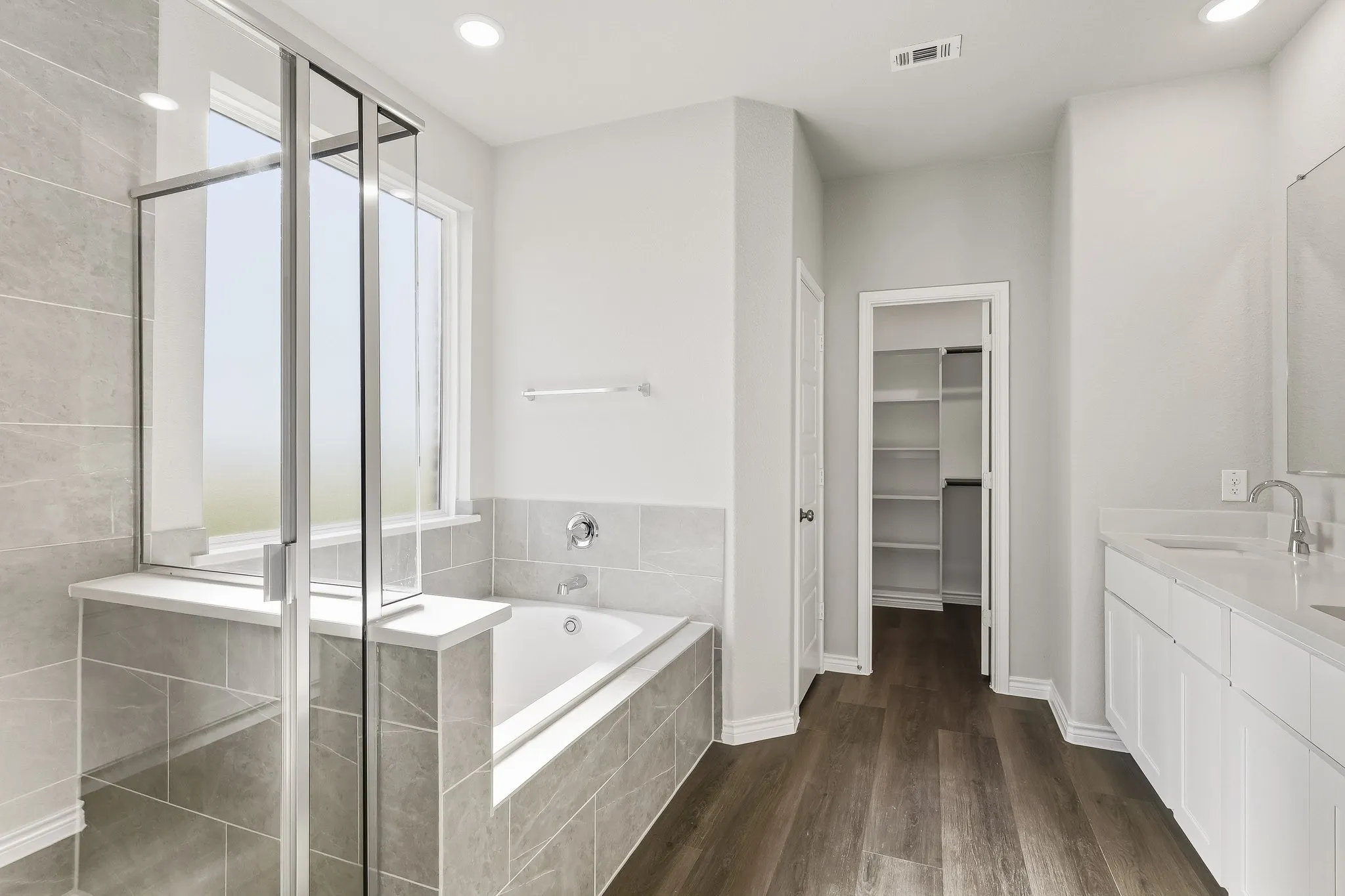 Single Family Residence For Sale in Tarrant County , 6928 Night Owl Lane, Fort Worth, Texas 76036, 5 Bedroom, 5 Bathroom, 2 Garage spaces, 2,669 Sqft, built in 2026, mls#21386131, Real Estate Agent in Fort Worth, Homes For Sale in Tarrant county, Homes For Sale in Fort Worth, Realtor in Fort Worth Texas, Real Estate Brokerage Independent Realty Texas, Luminita Cordes Realtor