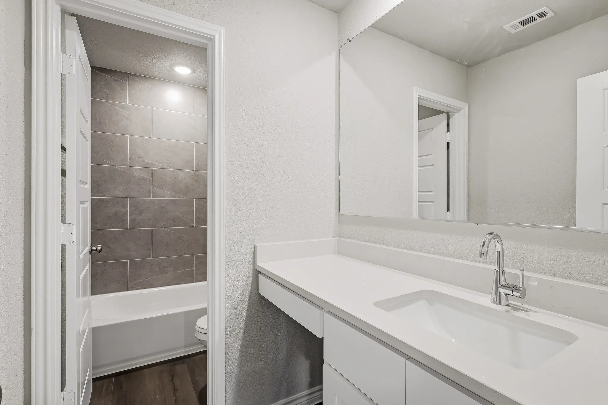 Single Family Residence For Sale in Tarrant County , 6928 Night Owl Lane, Fort Worth, Texas 76036, 5 Bedroom, 5 Bathroom, 2 Garage spaces, 2,669 Sqft, built in 2026, mls#21386131, Real Estate Agent in Fort Worth, Homes For Sale in Tarrant county, Homes For Sale in Fort Worth, Realtor in Fort Worth Texas, Real Estate Brokerage Independent Realty Texas, Luminita Cordes Realtor
