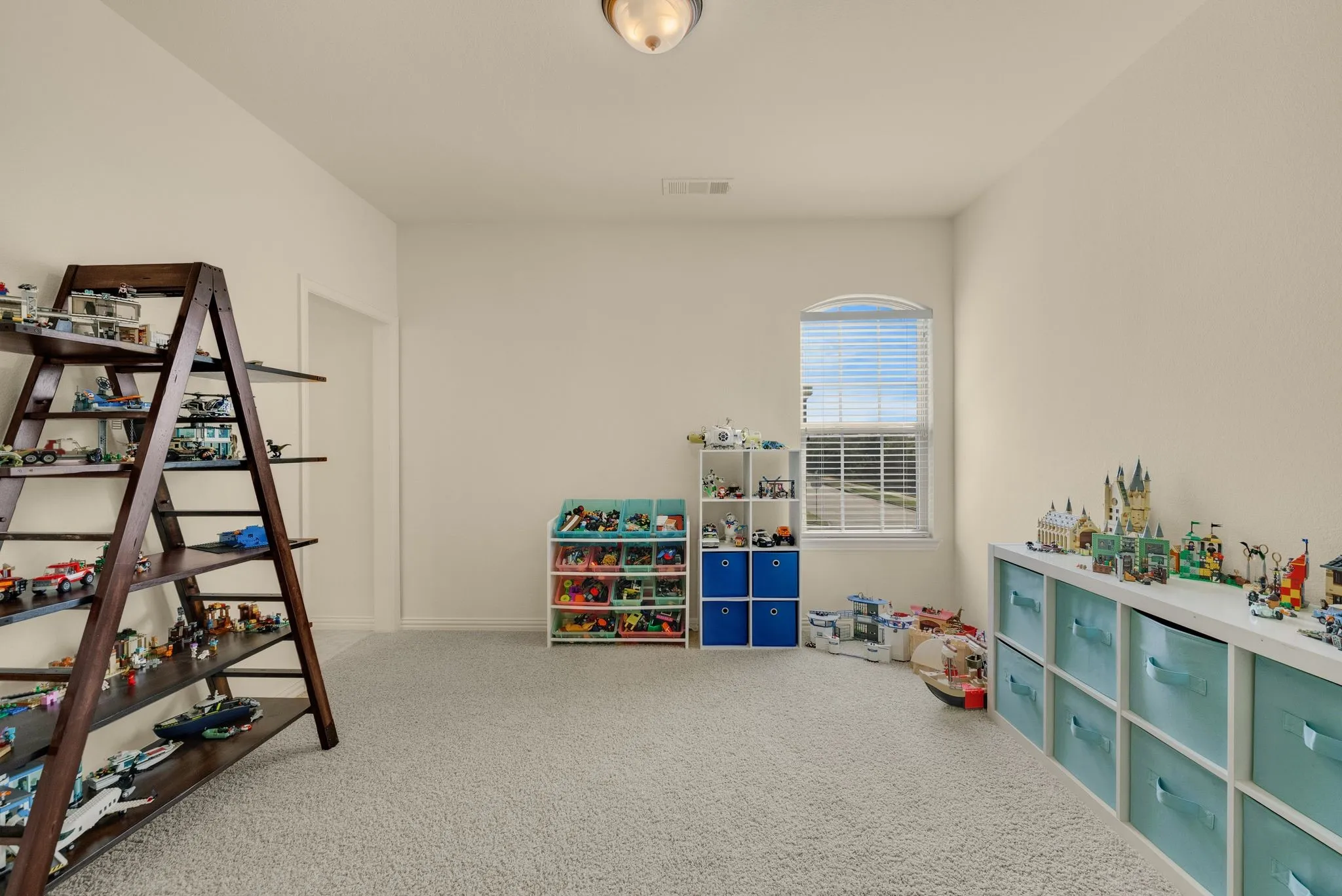Single Family Residence For Sale in Denton County , 8107 Cherry Springs Court, Frisco, Texas 75036, 5 Bedroom, 4 Bathroom, 3 Garage spaces, 3,946 Sqft, built in 2011, mls#21381081, Real Estate Agent in Frisco, Homes For Sale in Denton county, Homes For Sale in Frisco, Realtor in Frisco Texas, Real Estate Brokerage Independent Realty Texas, Luminita Cordes Realtor