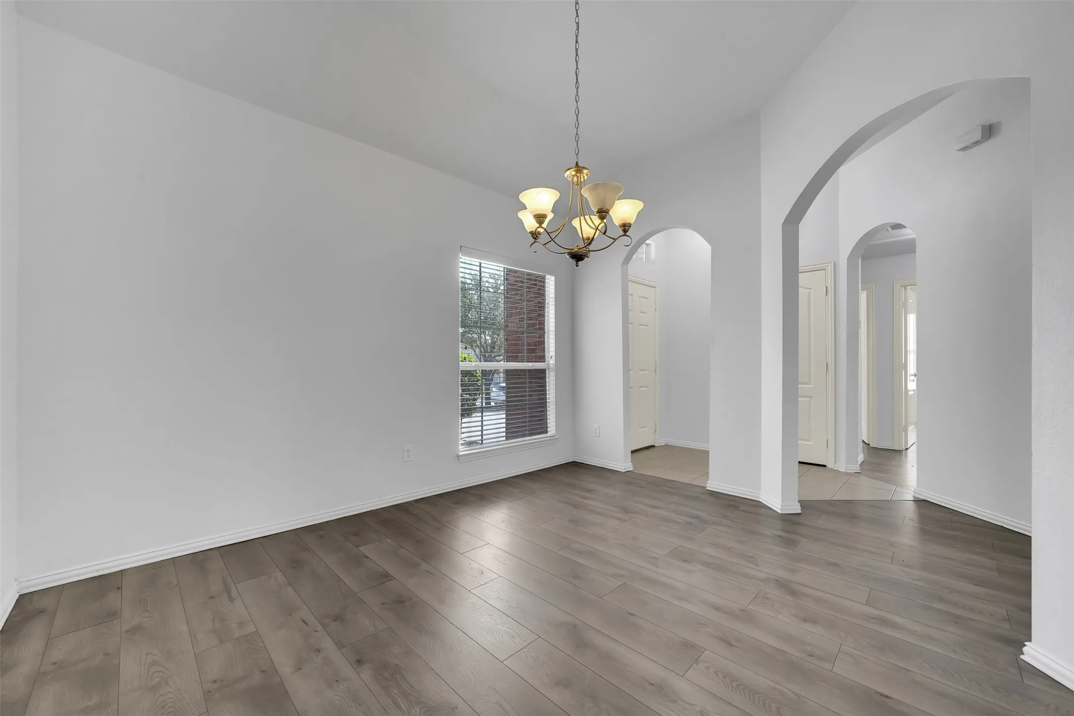 Single Family Residence For Sale in Dallas County , 2309 Trickling Creek Drive, Garland, Texas 75041, 3 Bedroom, 2 Bathroom, 2 Garage spaces, 1,749 Sqft, built in 2005, mls#21389127, Real Estate Agent in Garland, Homes For Sale in Dallas county, Homes For Sale in Garland, Realtor in Garland Texas, Real Estate Brokerage Independent Realty Texas, Luminita Cordes Realtor