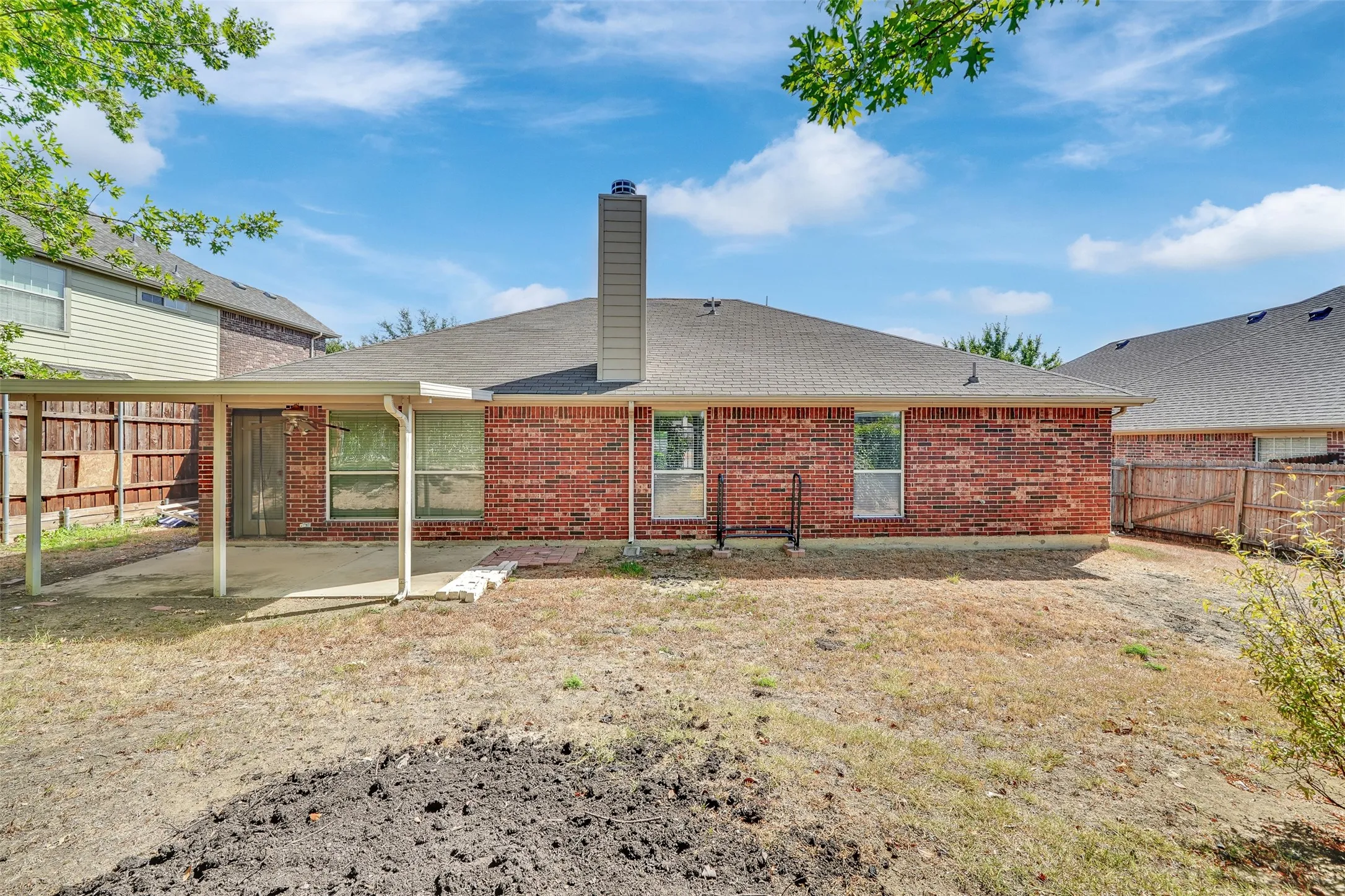 Single Family Residence For Sale in Dallas County , 2309 Trickling Creek Drive, Garland, Texas 75041, 3 Bedroom, 2 Bathroom, 2 Garage spaces, 1,749 Sqft, built in 2005, mls#21389127, Real Estate Agent in Garland, Homes For Sale in Dallas county, Homes For Sale in Garland, Realtor in Garland Texas, Real Estate Brokerage Independent Realty Texas, Luminita Cordes Realtor
