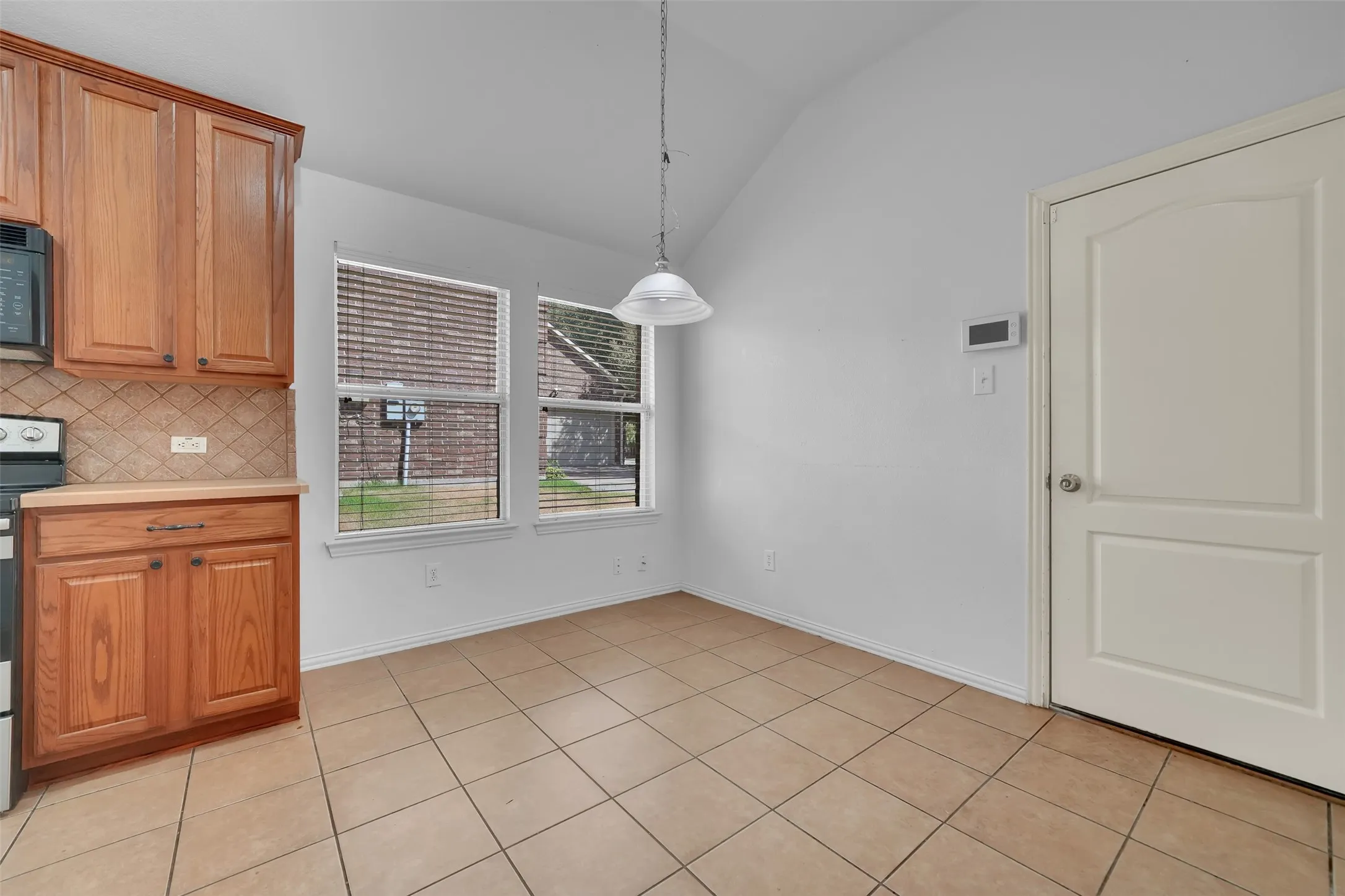 Single Family Residence For Sale in Dallas County , 2309 Trickling Creek Drive, Garland, Texas 75041, 3 Bedroom, 2 Bathroom, 2 Garage spaces, 1,749 Sqft, built in 2005, mls#21389127, Real Estate Agent in Garland, Homes For Sale in Dallas county, Homes For Sale in Garland, Realtor in Garland Texas, Real Estate Brokerage Independent Realty Texas, Luminita Cordes Realtor