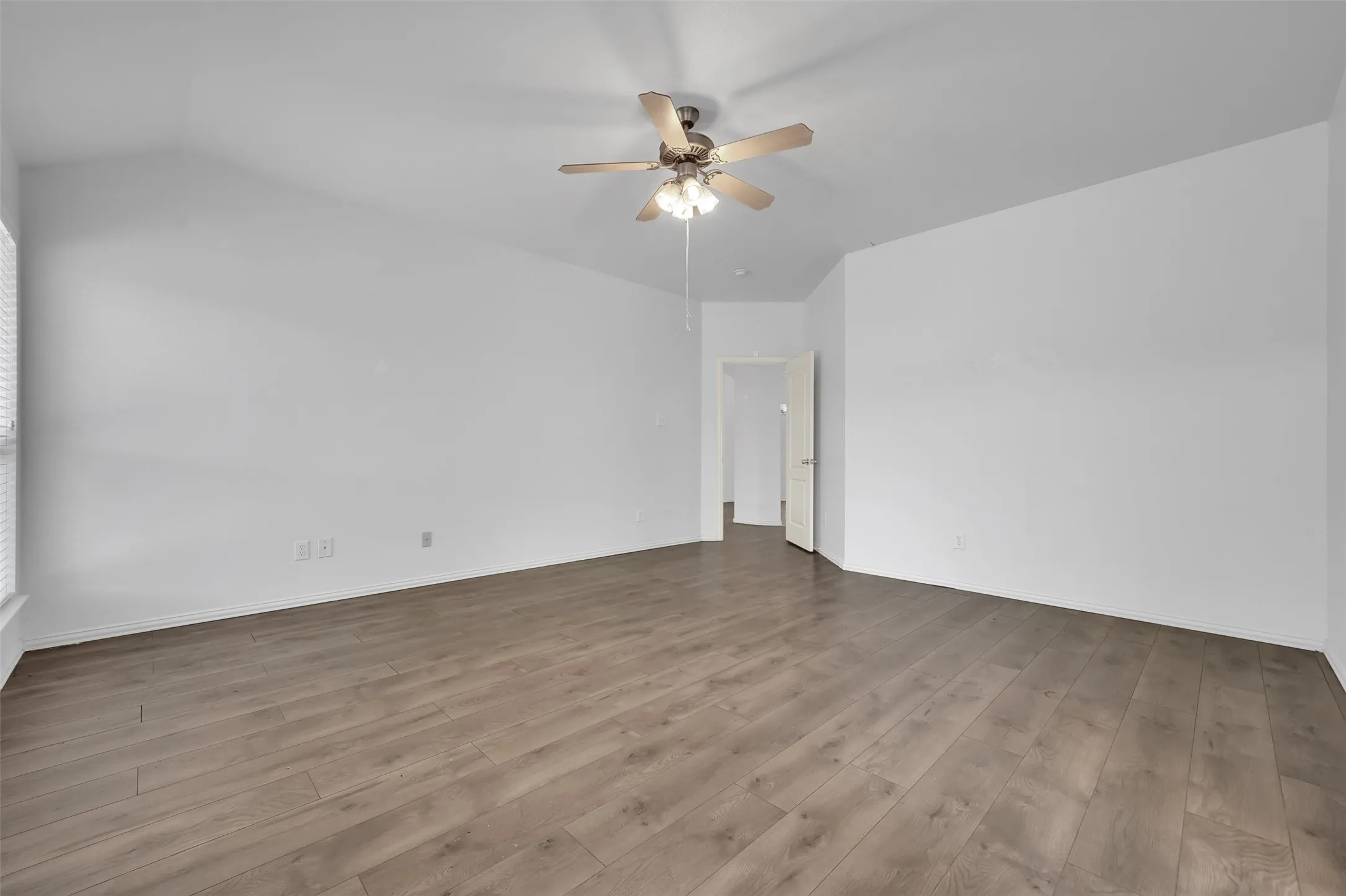 Single Family Residence For Sale in Dallas County , 2309 Trickling Creek Drive, Garland, Texas 75041, 3 Bedroom, 2 Bathroom, 2 Garage spaces, 1,749 Sqft, built in 2005, mls#21389127, Real Estate Agent in Garland, Homes For Sale in Dallas county, Homes For Sale in Garland, Realtor in Garland Texas, Real Estate Brokerage Independent Realty Texas, Luminita Cordes Realtor