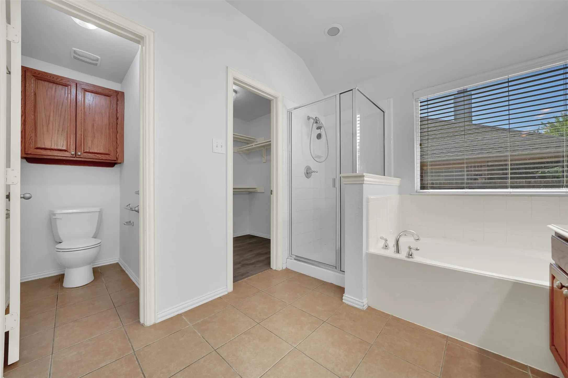 Single Family Residence For Sale in Dallas County , 2309 Trickling Creek Drive, Garland, Texas 75041, 3 Bedroom, 2 Bathroom, 2 Garage spaces, 1,749 Sqft, built in 2005, mls#21389127, Real Estate Agent in Garland, Homes For Sale in Dallas county, Homes For Sale in Garland, Realtor in Garland Texas, Real Estate Brokerage Independent Realty Texas, Luminita Cordes Realtor