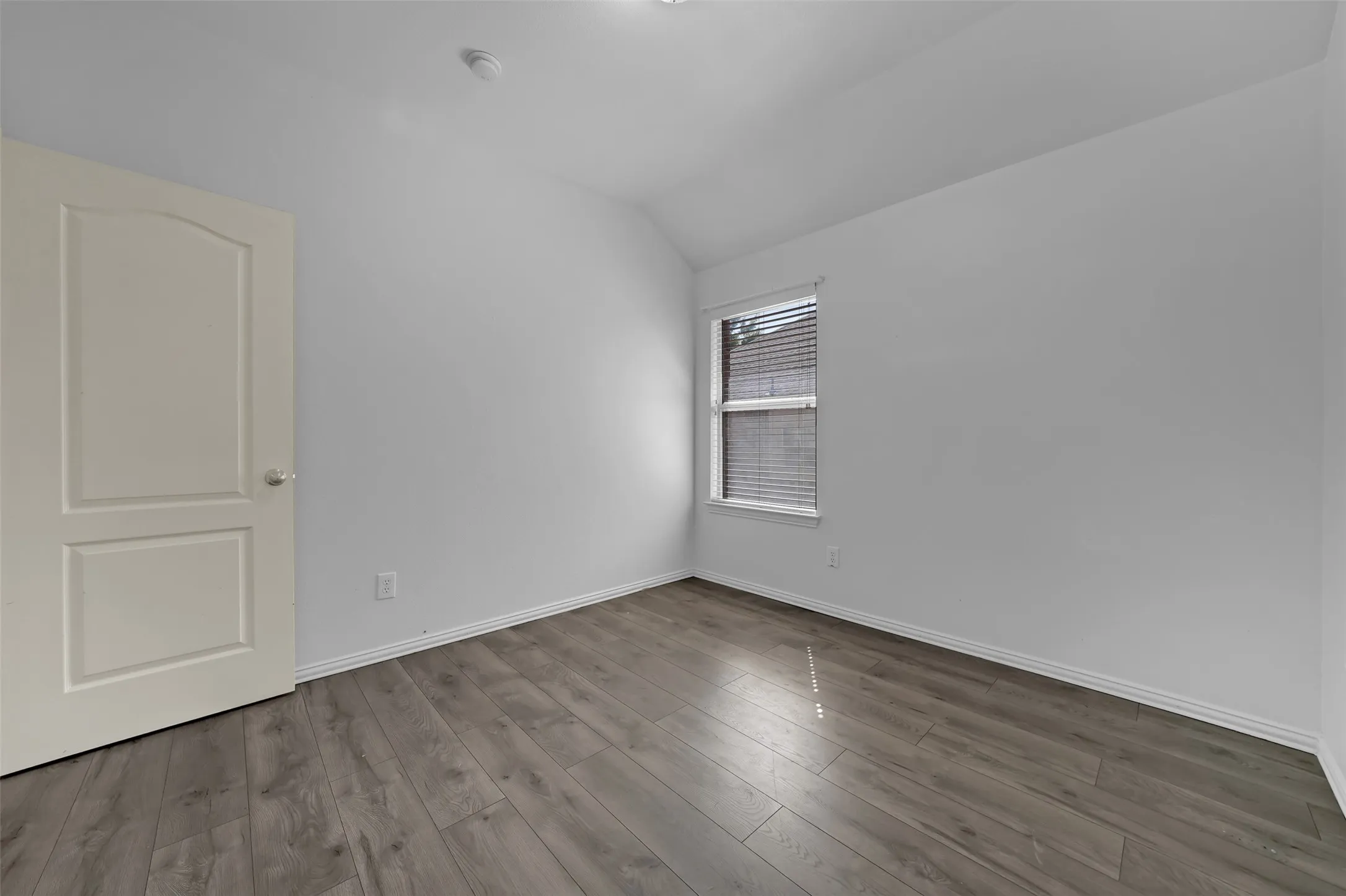 Single Family Residence For Sale in Dallas County , 2309 Trickling Creek Drive, Garland, Texas 75041, 3 Bedroom, 2 Bathroom, 2 Garage spaces, 1,749 Sqft, built in 2005, mls#21389127, Real Estate Agent in Garland, Homes For Sale in Dallas county, Homes For Sale in Garland, Realtor in Garland Texas, Real Estate Brokerage Independent Realty Texas, Luminita Cordes Realtor