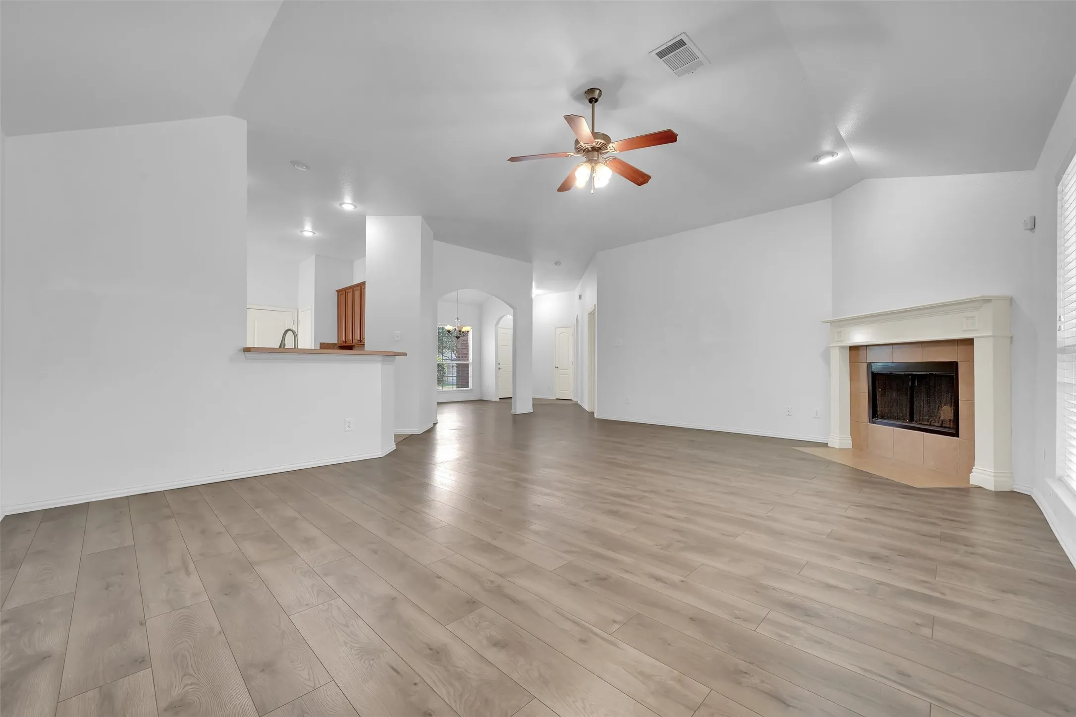 Single Family Residence For Sale in Dallas County , 2309 Trickling Creek Drive, Garland, Texas 75041, 3 Bedroom, 2 Bathroom, 2 Garage spaces, 1,749 Sqft, built in 2005, mls#21389127, Real Estate Agent in Garland, Homes For Sale in Dallas county, Homes For Sale in Garland, Realtor in Garland Texas, Real Estate Brokerage Independent Realty Texas, Luminita Cordes Realtor