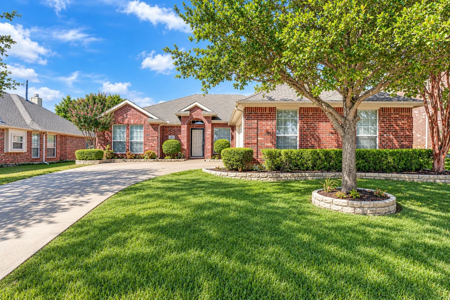 Single Family Residence For Sale in Dallas County , 2309 Trickling Creek Drive, Garland, Texas 75041, 3 Bedroom, 2 Bathroom, 2 Garage spaces, 1,749 Sqft, built in 2005, mls#21389127, Real Estate Agent in Garland, Homes For Sale in Dallas county, Homes For Sale in Garland, Realtor in Garland Texas, Real Estate Brokerage Independent Realty Texas, Luminita Cordes Realtor