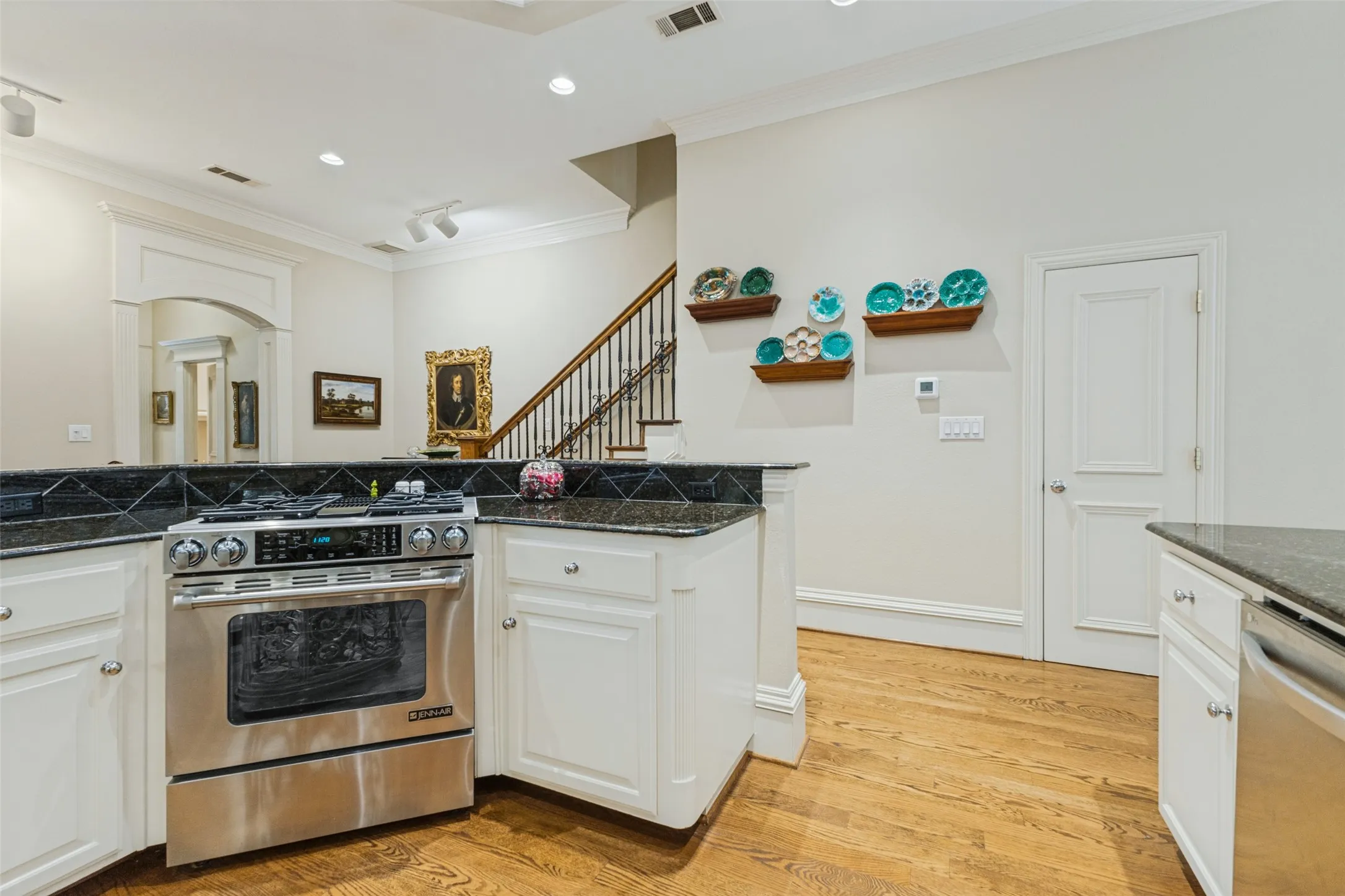 Single Family Residence For Sale in Dallas County , 4116 Prescott Avenue, Dallas, Texas 75219, 4 Bedroom, 4 Bathroom, 2 Garage spaces, 3,086 Sqft, built in 1998, mls#21380664, Real Estate Agent in Dallas, Homes For Sale in Dallas county, Homes For Sale in Dallas, Realtor in Dallas Texas, Real Estate Brokerage Independent Realty Texas, Luminita Cordes Realtor