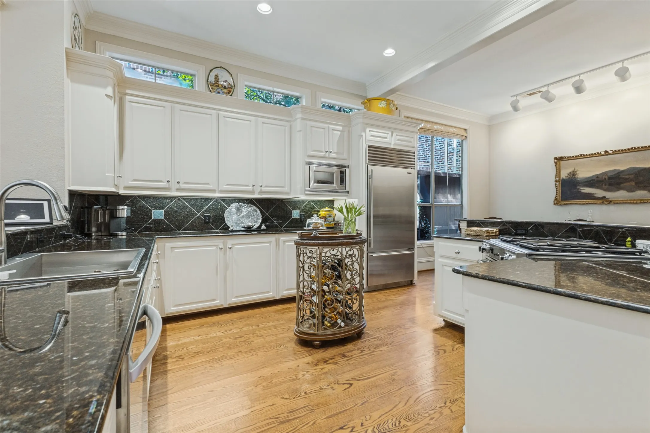 Single Family Residence For Sale in Dallas County , 4116 Prescott Avenue, Dallas, Texas 75219, 4 Bedroom, 4 Bathroom, 2 Garage spaces, 3,086 Sqft, built in 1998, mls#21380664, Real Estate Agent in Dallas, Homes For Sale in Dallas county, Homes For Sale in Dallas, Realtor in Dallas Texas, Real Estate Brokerage Independent Realty Texas, Luminita Cordes Realtor