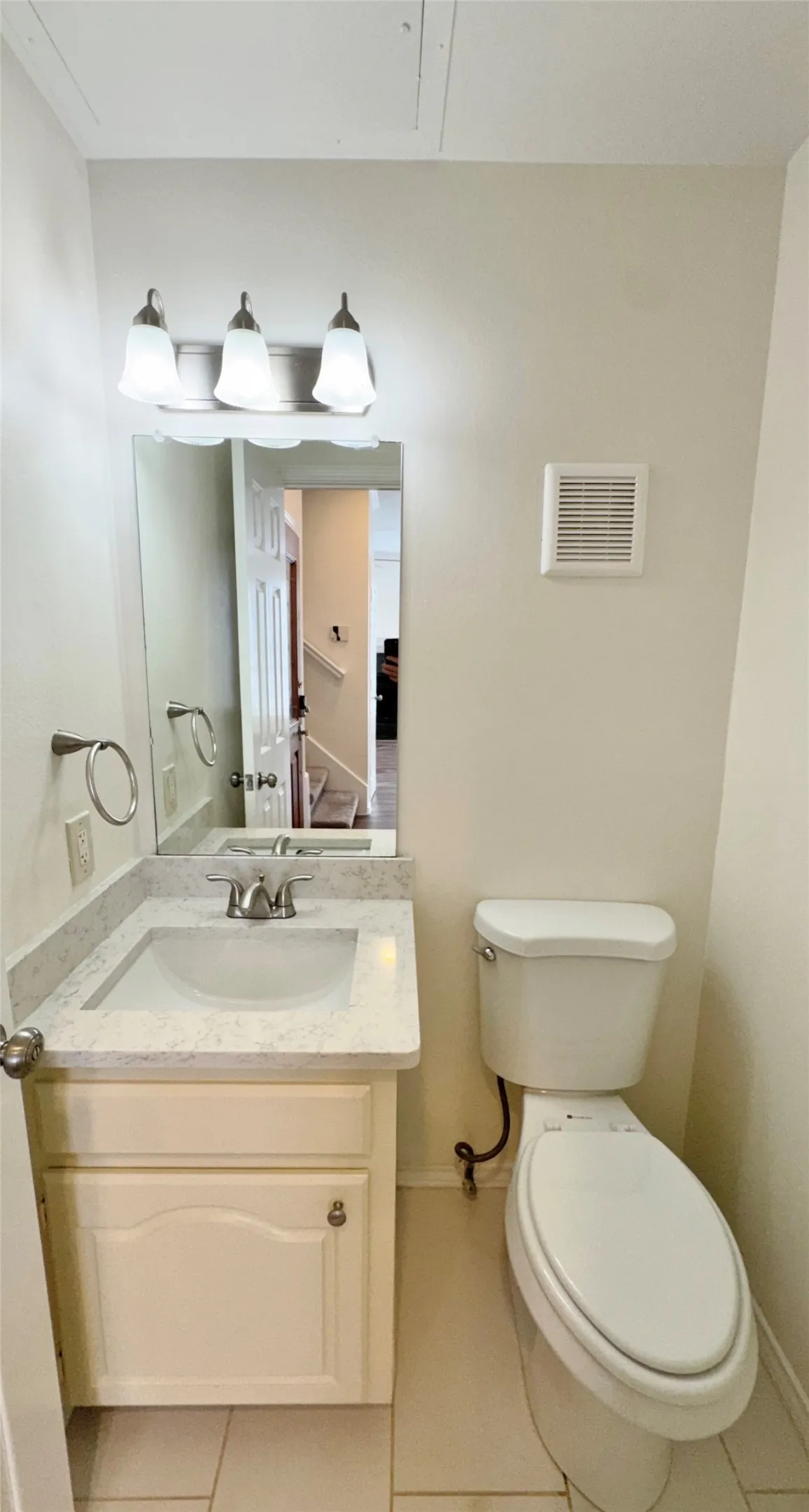 Apartment For Rent in Dallas County , 4141 Hyer Street D, University Park, Texas 75205, 2 Bedroom, 3 Bathroom, Garage spaces, 1,250 Sqft, built in 1985, mls#21388991, Real Estate Agent in University Park, Homes For Rent in Dallas county, Homes For Rent in University Park, Realtor in University Park Texas, Real Estate Brokerage Independent Realty Texas, Luminita Cordes Realtor