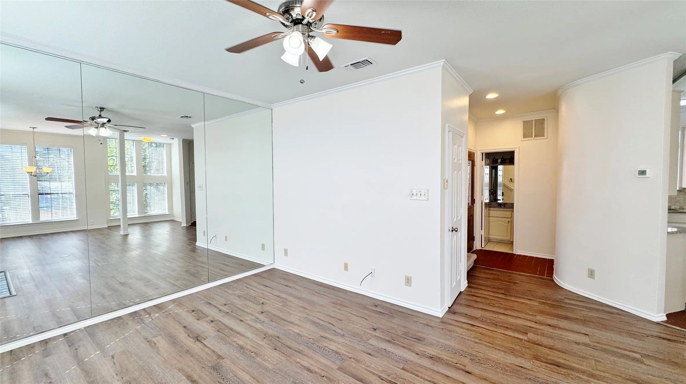 Apartment For Rent in Dallas County , 4141 Hyer Street D, University Park, Texas 75205, 2 Bedroom, 3 Bathroom, Garage spaces, 1,250 Sqft, built in 1985, mls#21388991, Real Estate Agent in University Park, Homes For Rent in Dallas county, Homes For Rent in University Park, Realtor in University Park Texas, Real Estate Brokerage Independent Realty Texas, Luminita Cordes Realtor