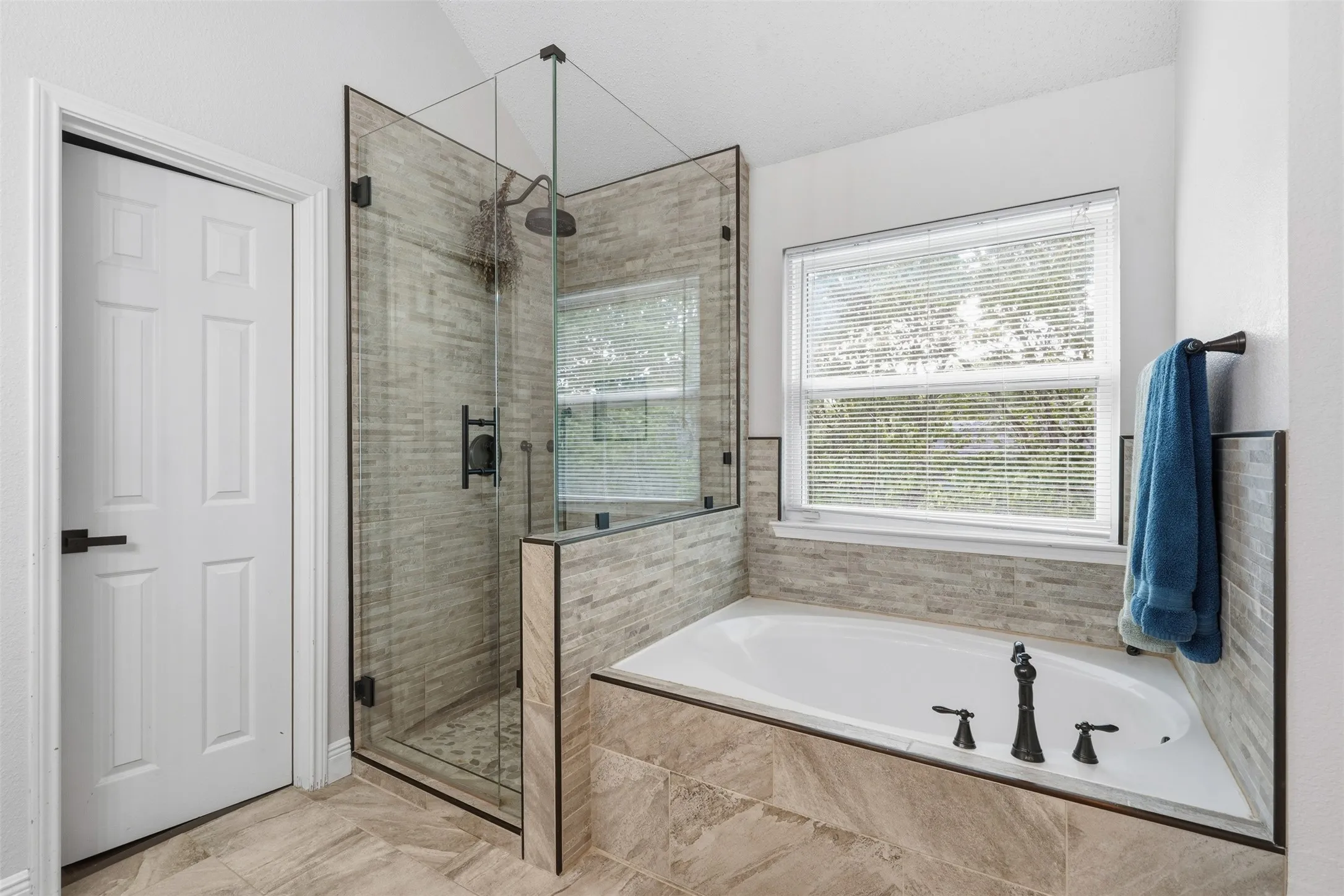 Single Family Residence For Rent in Tarrant County , 4532 Pebble Stone Drive, Fort Worth, Texas 76123, 4 Bedroom, 3 Bathroom, 2 Garage spaces, 2,538 Sqft, built in 2001, mls#21389030, Real Estate Agent in Fort Worth, Homes For Rent in Tarrant county, Homes For Rent in Fort Worth, Realtor in Fort Worth Texas, Real Estate Brokerage Independent Realty Texas, Luminita Cordes Realtor
