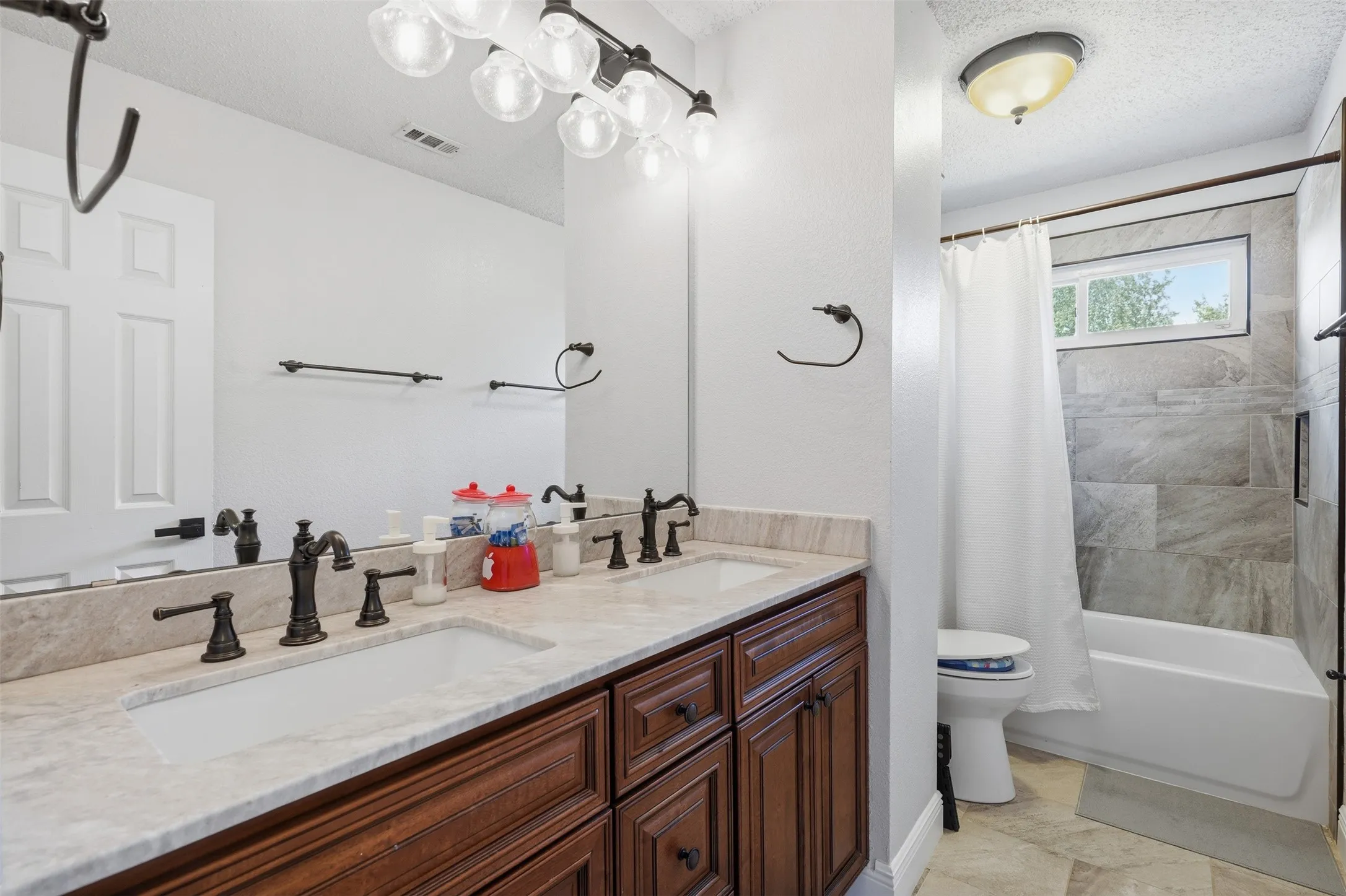 Single Family Residence For Rent in Tarrant County , 4532 Pebble Stone Drive, Fort Worth, Texas 76123, 4 Bedroom, 3 Bathroom, 2 Garage spaces, 2,538 Sqft, built in 2001, mls#21389030, Real Estate Agent in Fort Worth, Homes For Rent in Tarrant county, Homes For Rent in Fort Worth, Realtor in Fort Worth Texas, Real Estate Brokerage Independent Realty Texas, Luminita Cordes Realtor