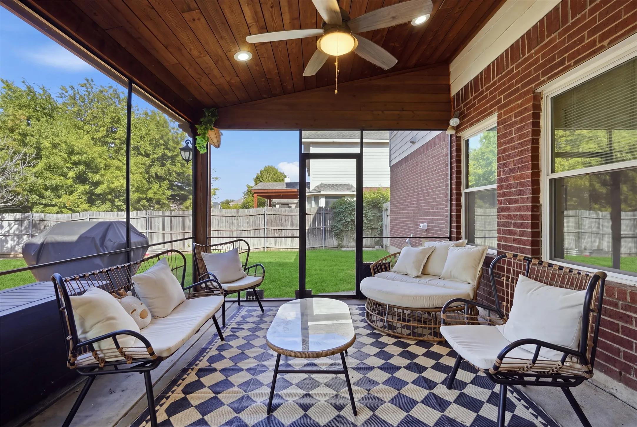 Single Family Residence For Rent in Tarrant County , 4532 Pebble Stone Drive, Fort Worth, Texas 76123, 4 Bedroom, 3 Bathroom, 2 Garage spaces, 2,538 Sqft, built in 2001, mls#21389030, Real Estate Agent in Fort Worth, Homes For Rent in Tarrant county, Homes For Rent in Fort Worth, Realtor in Fort Worth Texas, Real Estate Brokerage Independent Realty Texas, Luminita Cordes Realtor
