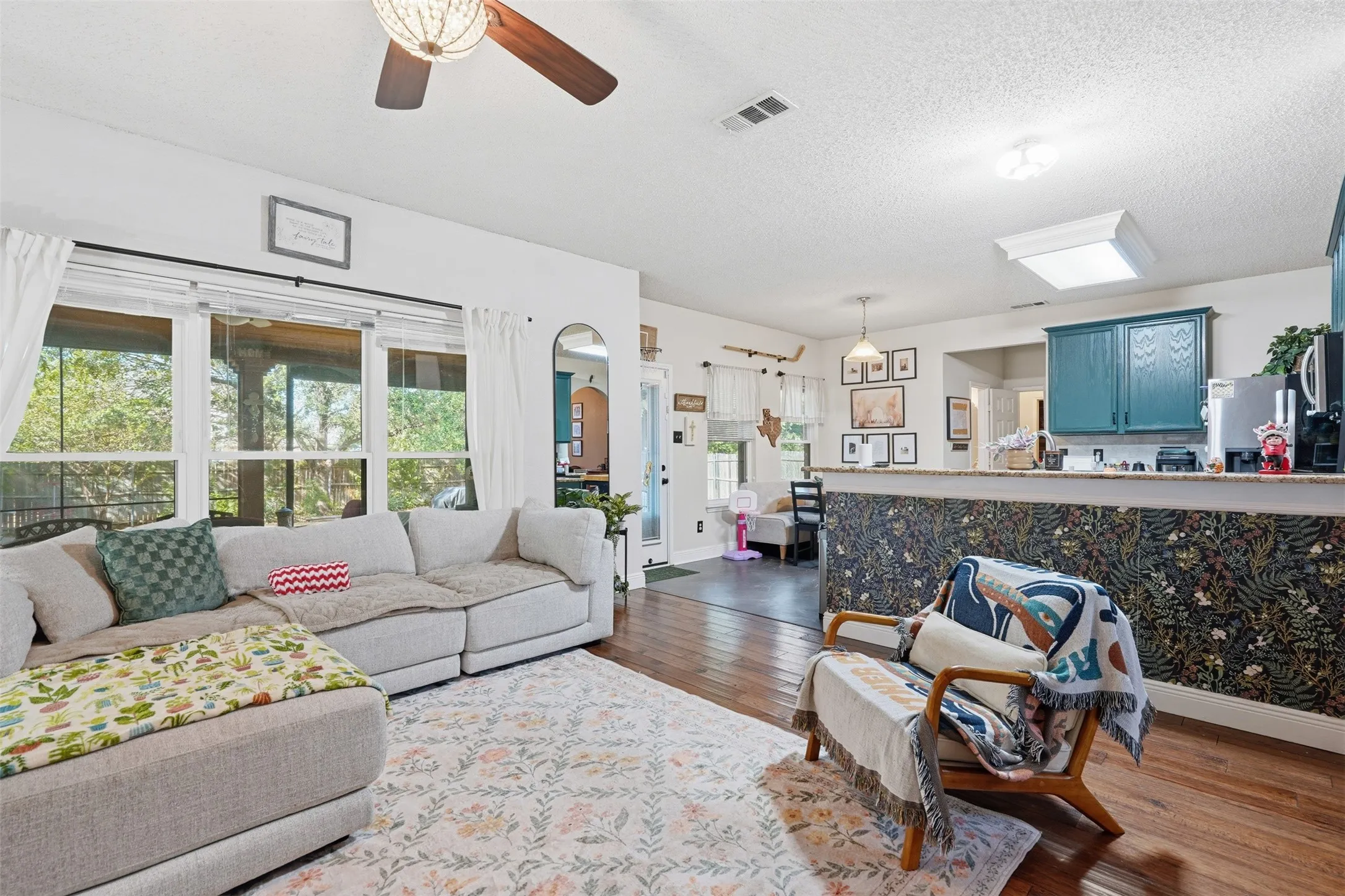 Single Family Residence For Rent in Tarrant County , 4532 Pebble Stone Drive, Fort Worth, Texas 76123, 4 Bedroom, 3 Bathroom, 2 Garage spaces, 2,538 Sqft, built in 2001, mls#21389030, Real Estate Agent in Fort Worth, Homes For Rent in Tarrant county, Homes For Rent in Fort Worth, Realtor in Fort Worth Texas, Real Estate Brokerage Independent Realty Texas, Luminita Cordes Realtor