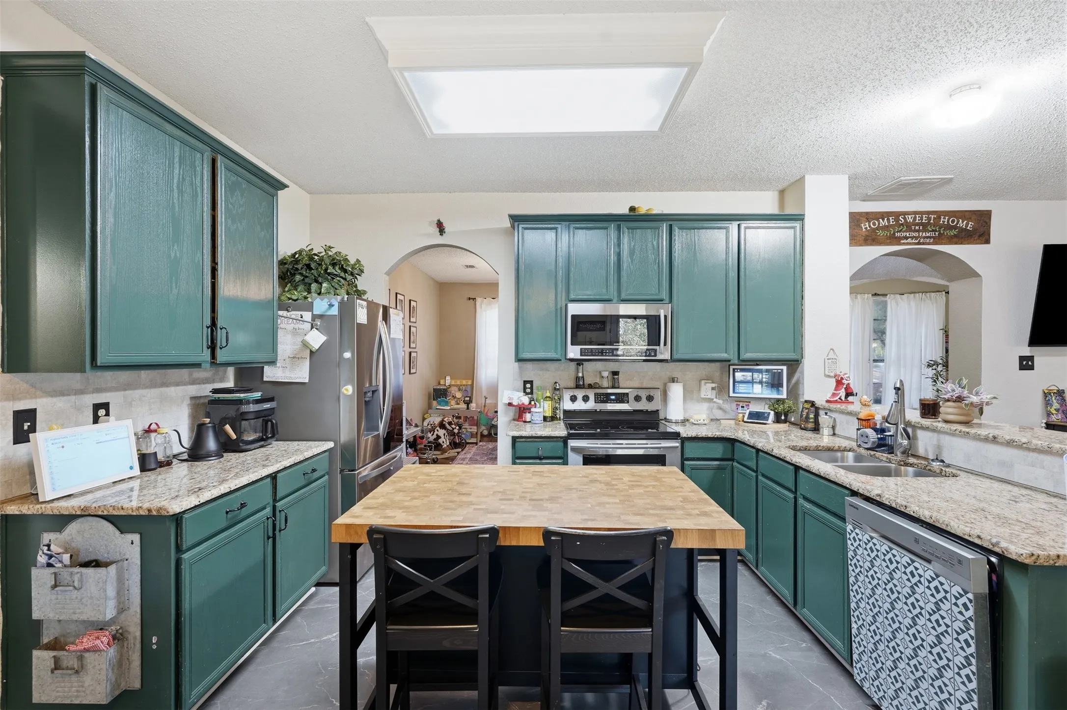 Single Family Residence For Rent in Tarrant County , 4532 Pebble Stone Drive, Fort Worth, Texas 76123, 4 Bedroom, 3 Bathroom, 2 Garage spaces, 2,538 Sqft, built in 2001, mls#21389030, Real Estate Agent in Fort Worth, Homes For Rent in Tarrant county, Homes For Rent in Fort Worth, Realtor in Fort Worth Texas, Real Estate Brokerage Independent Realty Texas, Luminita Cordes Realtor