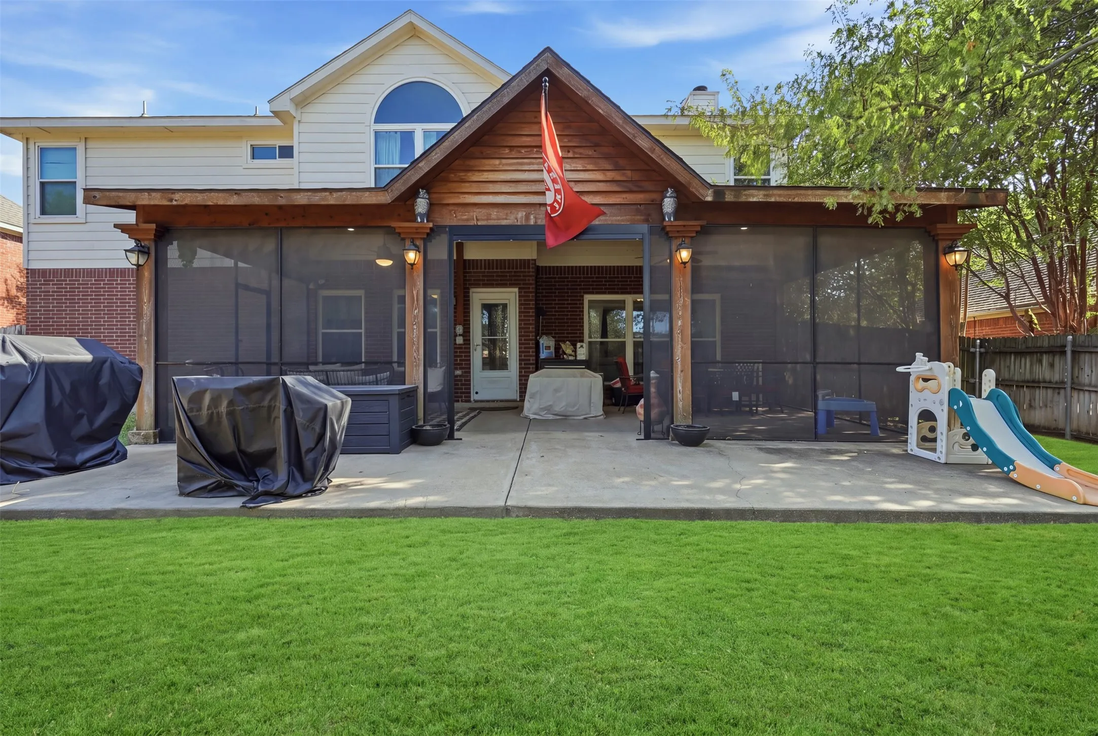 Single Family Residence For Rent in Tarrant County , 4532 Pebble Stone Drive, Fort Worth, Texas 76123, 4 Bedroom, 3 Bathroom, 2 Garage spaces, 2,538 Sqft, built in 2001, mls#21389030, Real Estate Agent in Fort Worth, Homes For Rent in Tarrant county, Homes For Rent in Fort Worth, Realtor in Fort Worth Texas, Real Estate Brokerage Independent Realty Texas, Luminita Cordes Realtor