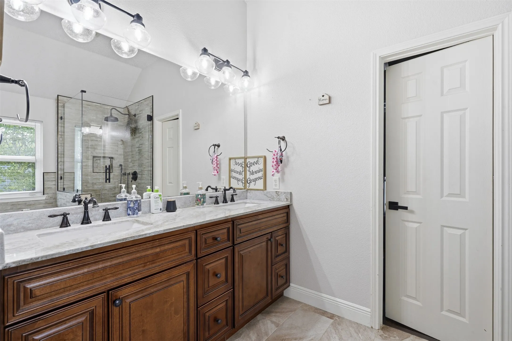 Single Family Residence For Rent in Tarrant County , 4532 Pebble Stone Drive, Fort Worth, Texas 76123, 4 Bedroom, 3 Bathroom, 2 Garage spaces, 2,538 Sqft, built in 2001, mls#21389030, Real Estate Agent in Fort Worth, Homes For Rent in Tarrant county, Homes For Rent in Fort Worth, Realtor in Fort Worth Texas, Real Estate Brokerage Independent Realty Texas, Luminita Cordes Realtor