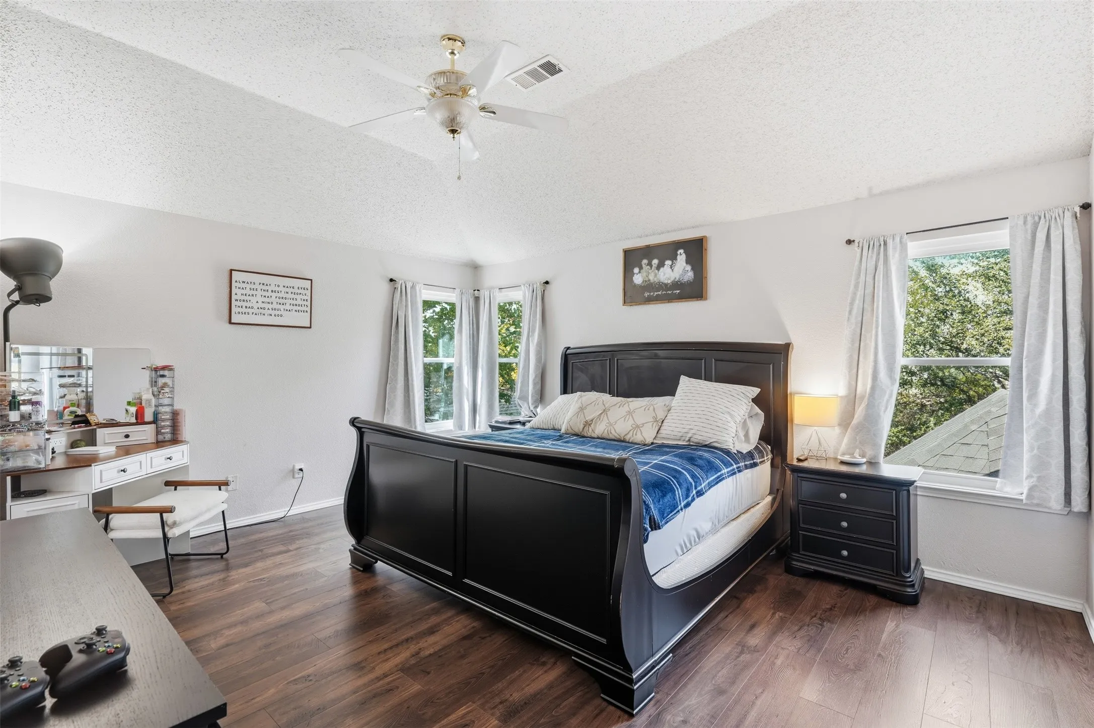 Single Family Residence For Rent in Tarrant County , 4532 Pebble Stone Drive, Fort Worth, Texas 76123, 4 Bedroom, 3 Bathroom, 2 Garage spaces, 2,538 Sqft, built in 2001, mls#21389030, Real Estate Agent in Fort Worth, Homes For Rent in Tarrant county, Homes For Rent in Fort Worth, Realtor in Fort Worth Texas, Real Estate Brokerage Independent Realty Texas, Luminita Cordes Realtor