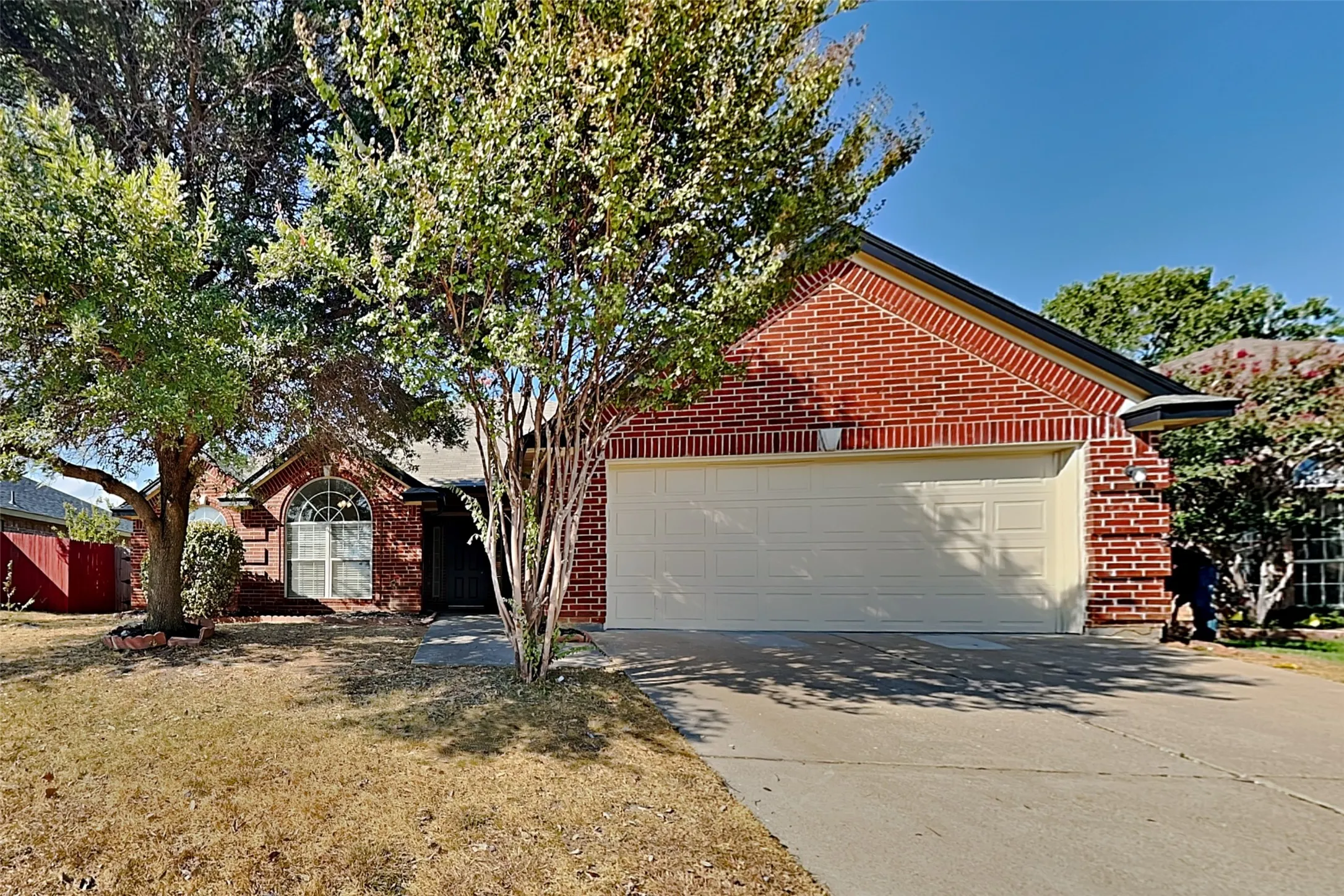 Single Family Residence For Rent in Tarrant County , 8725 Creede Trail, Fort Worth, Texas 76118, 4 Bedroom, 2 Bathroom, 2 Garage spaces, 1,974 Sqft, built in 1998, mls#21389210, Real Estate Agent in Fort Worth, Homes For Rent in Tarrant county, Homes For Rent in Fort Worth, Realtor in Fort Worth Texas, Real Estate Brokerage Independent Realty Texas, Luminita Cordes Realtor