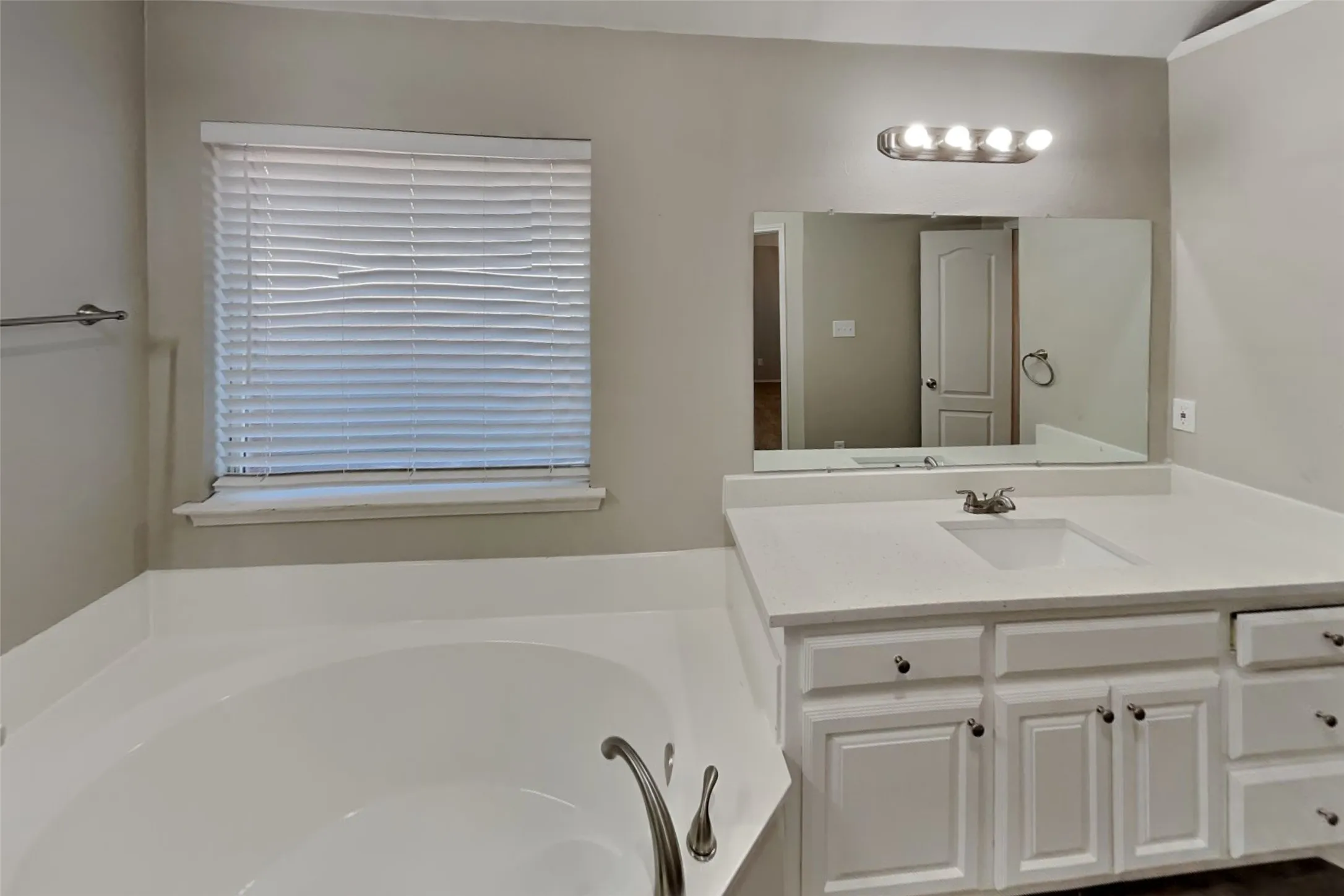Single Family Residence For Rent in Tarrant County , 8725 Creede Trail, Fort Worth, Texas 76118, 4 Bedroom, 2 Bathroom, 2 Garage spaces, 1,974 Sqft, built in 1998, mls#21389210, Real Estate Agent in Fort Worth, Homes For Rent in Tarrant county, Homes For Rent in Fort Worth, Realtor in Fort Worth Texas, Real Estate Brokerage Independent Realty Texas, Luminita Cordes Realtor