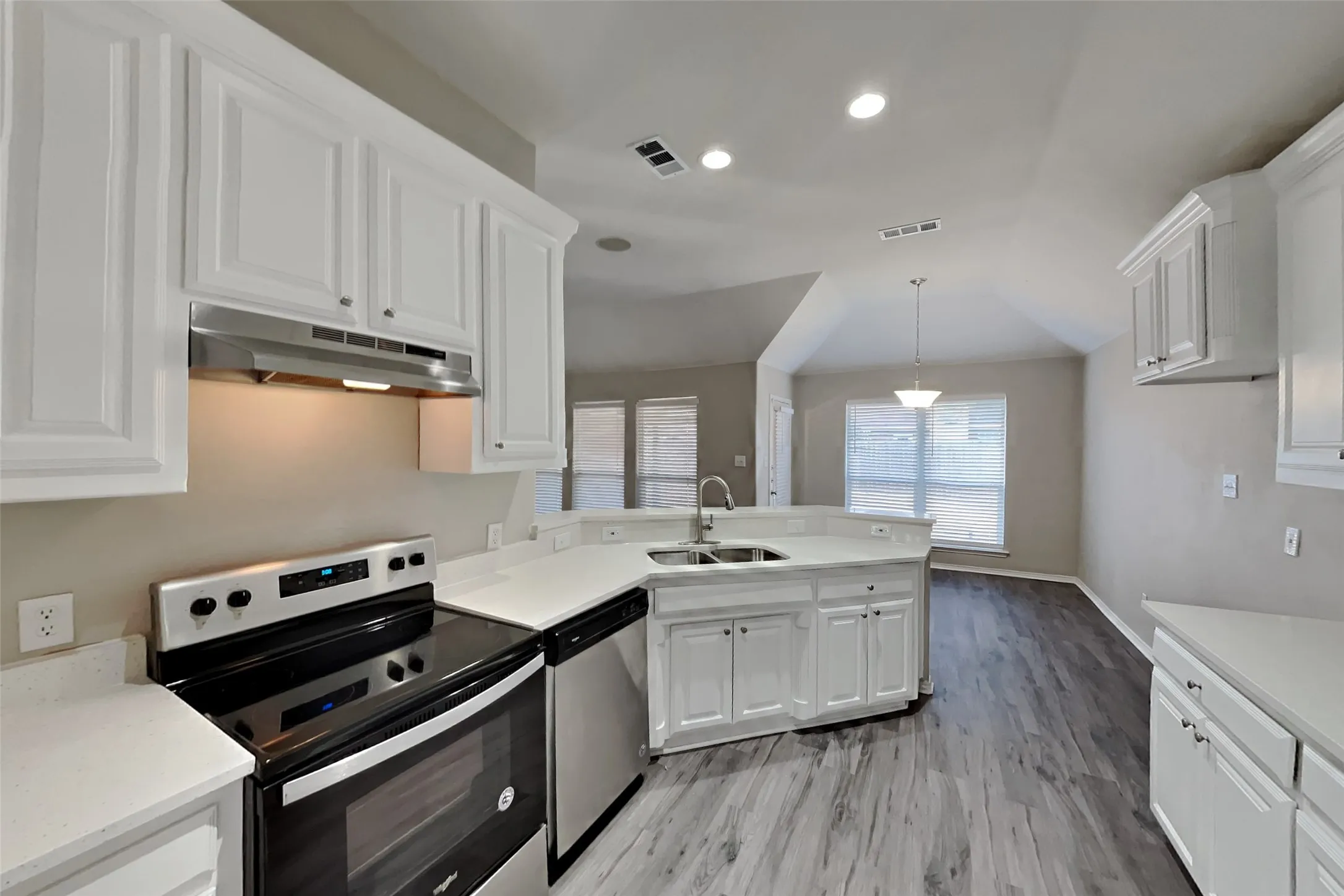 Single Family Residence For Rent in Tarrant County , 8725 Creede Trail, Fort Worth, Texas 76118, 4 Bedroom, 2 Bathroom, 2 Garage spaces, 1,974 Sqft, built in 1998, mls#21389210, Real Estate Agent in Fort Worth, Homes For Rent in Tarrant county, Homes For Rent in Fort Worth, Realtor in Fort Worth Texas, Real Estate Brokerage Independent Realty Texas, Luminita Cordes Realtor